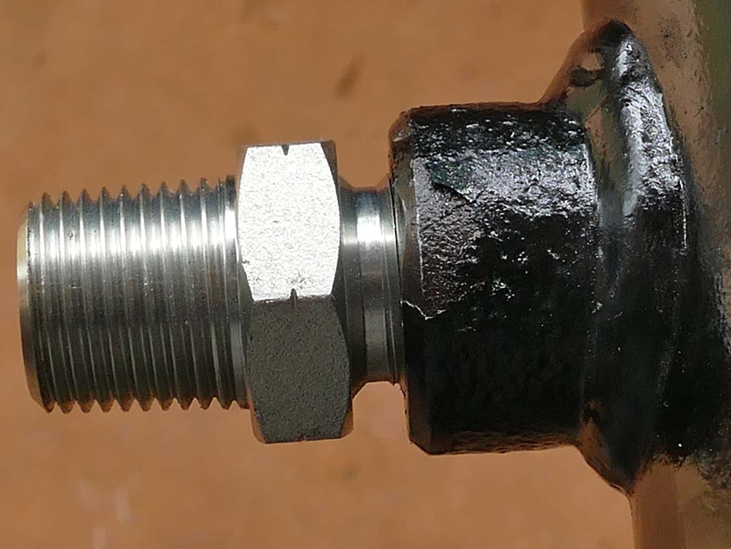 Blade - angle cylinder adapter.jpg