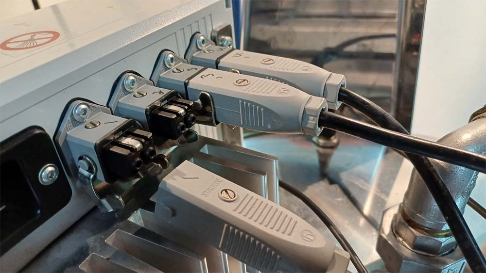 BM connectors.jpg