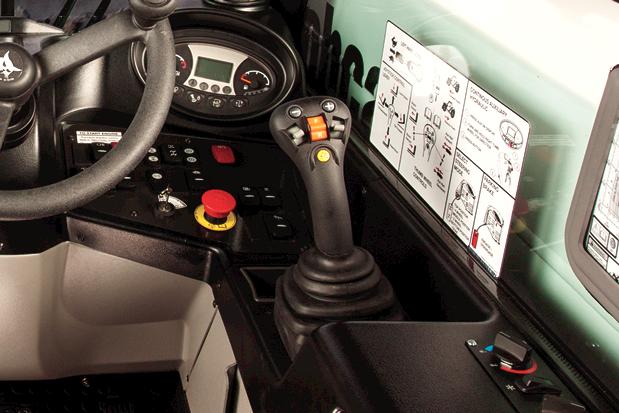 bobcat-v519-joystick-t6k3098-16k2-fc_lb_full.jpg