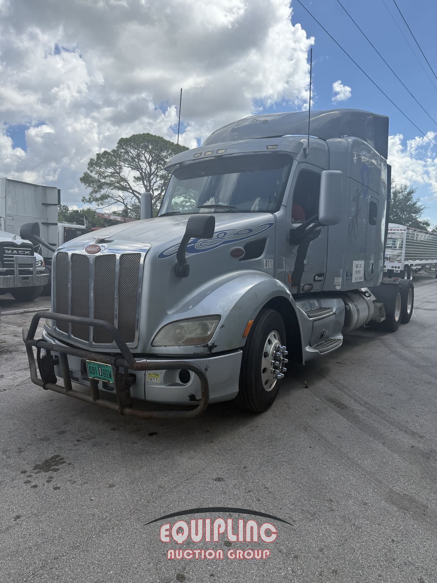 2015 PETERBILT 579 TANDEM AXLE SLEEPER (A56138)