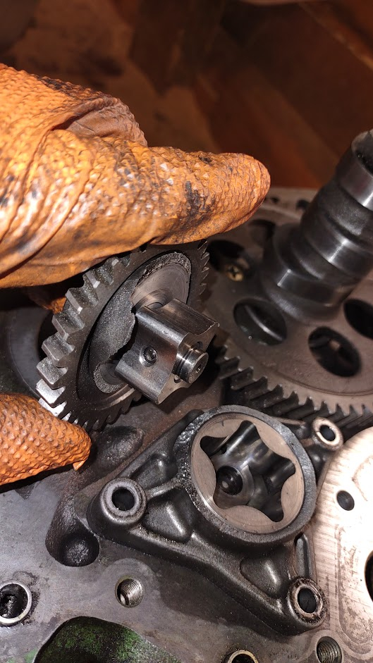 broken oil pump 1.jpg