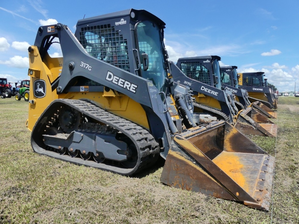 Deere 317G (A50120)