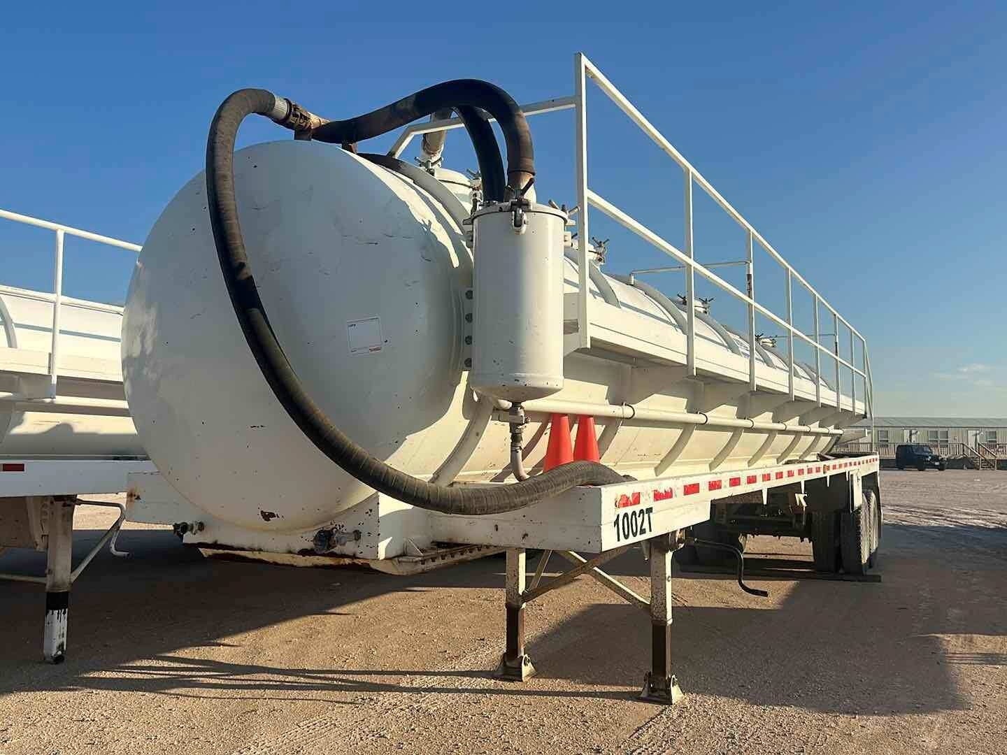 2011 GLOBAL 130BBL VAC TRAILER (A52472)
