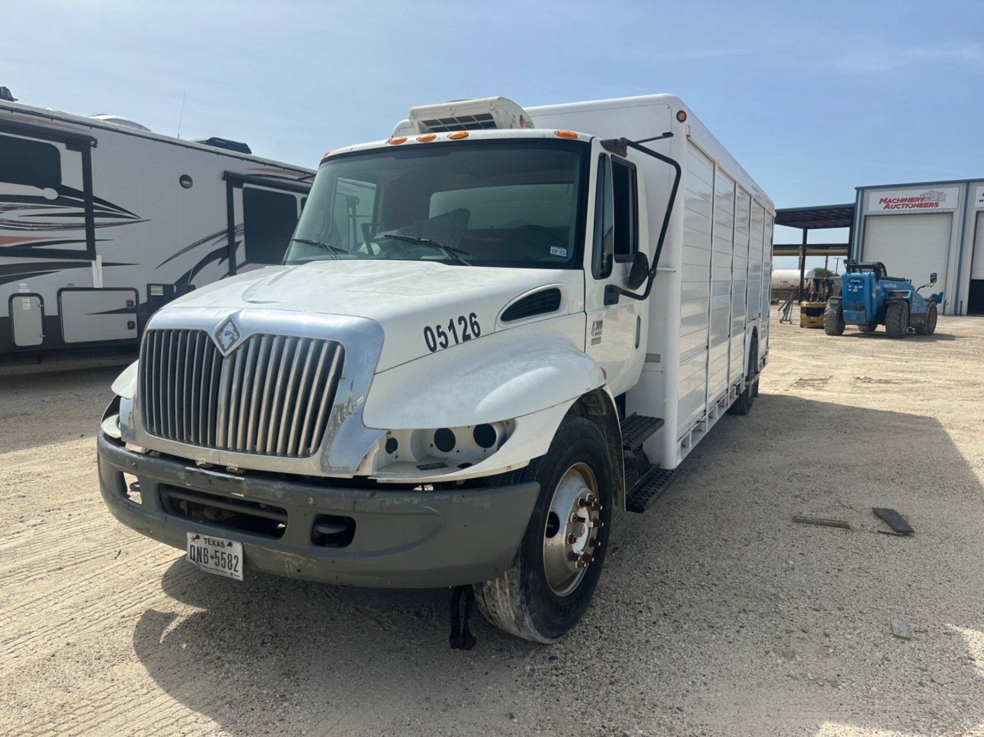 2005 INTERNATIONAL 4300 CARGO TRUCK (INOPERABLE) (A50854)