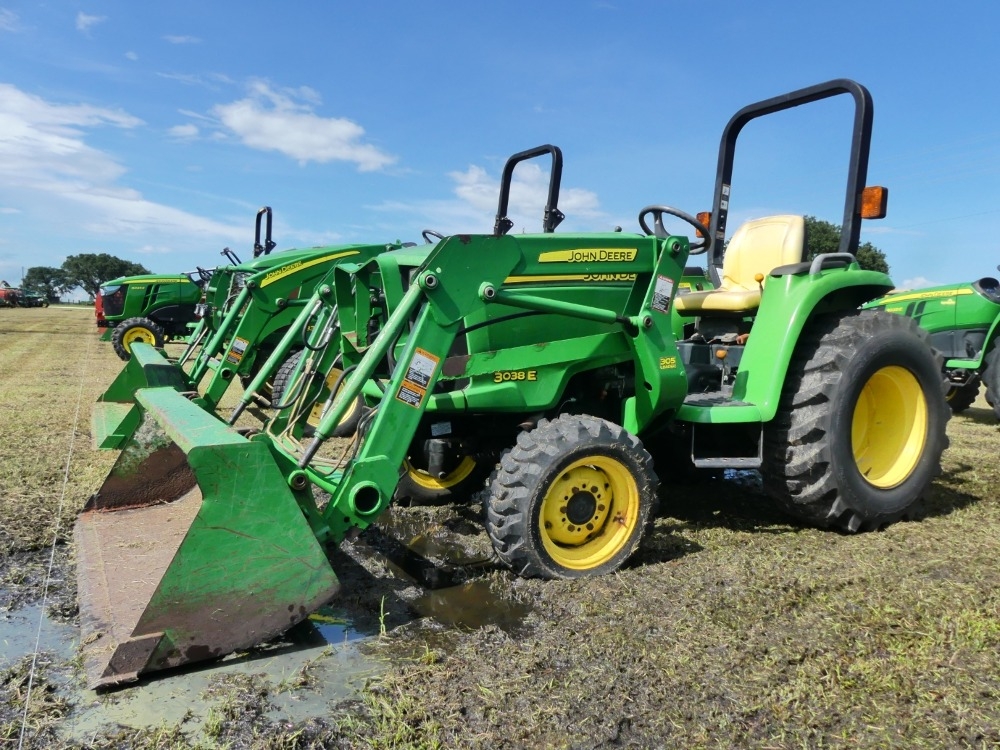 John Deere 3038E (A50120)