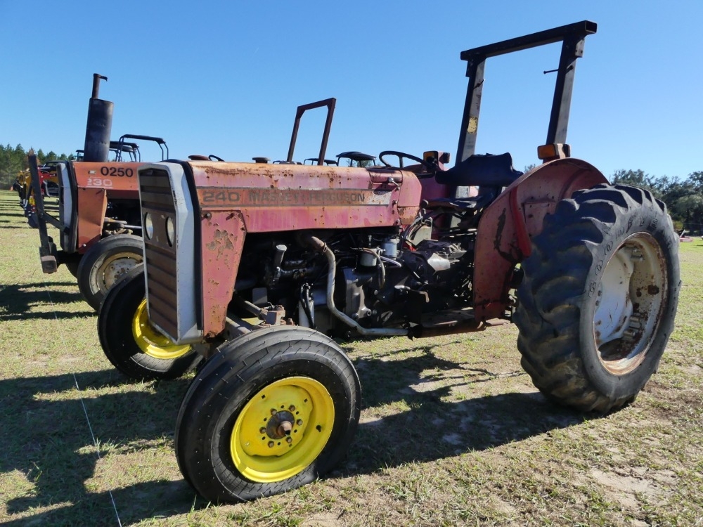 Massey Ferguson 240 (A56469)