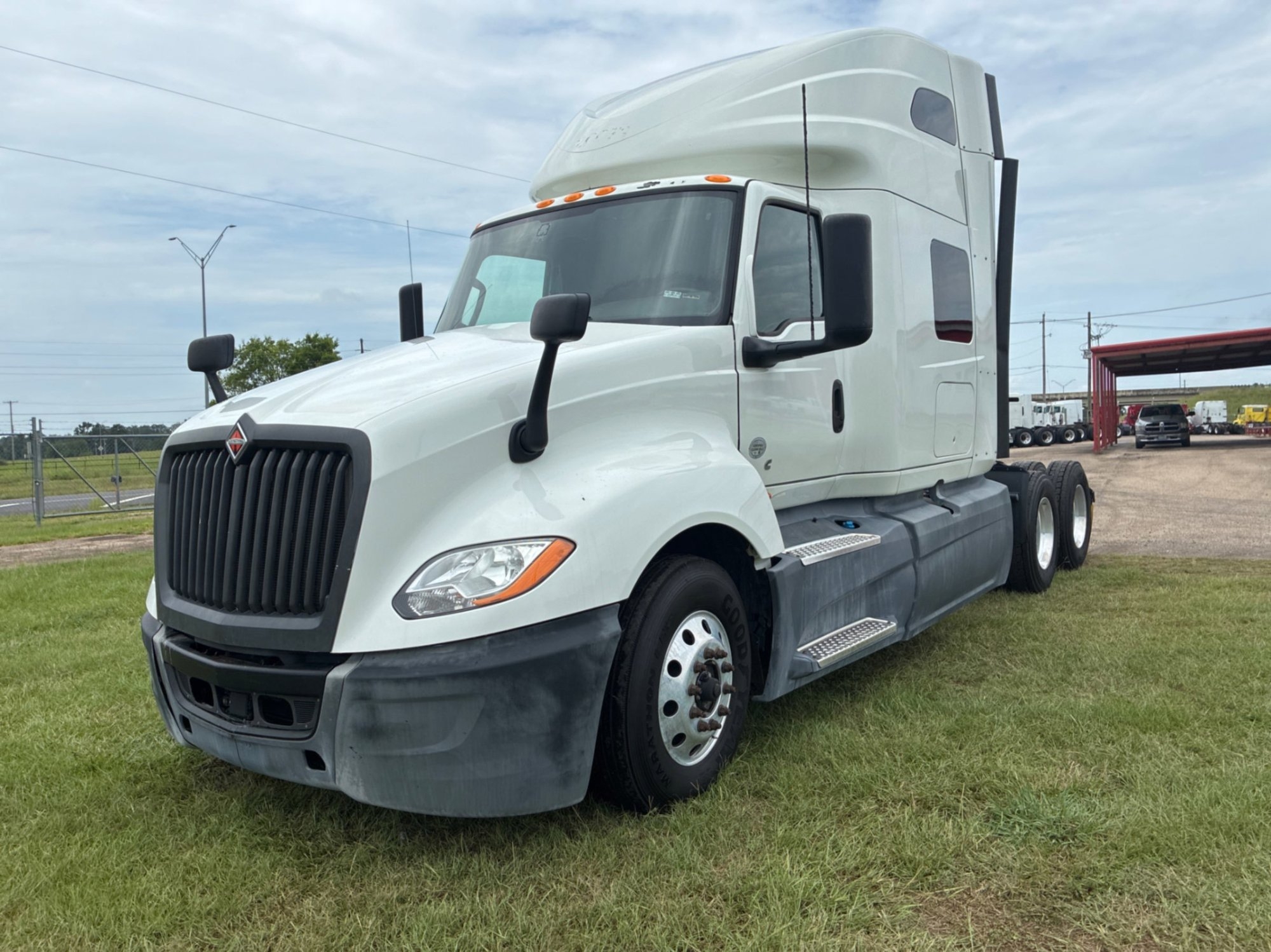 2020 INTERNATIONAL LT625 SLEEPER (A50854)