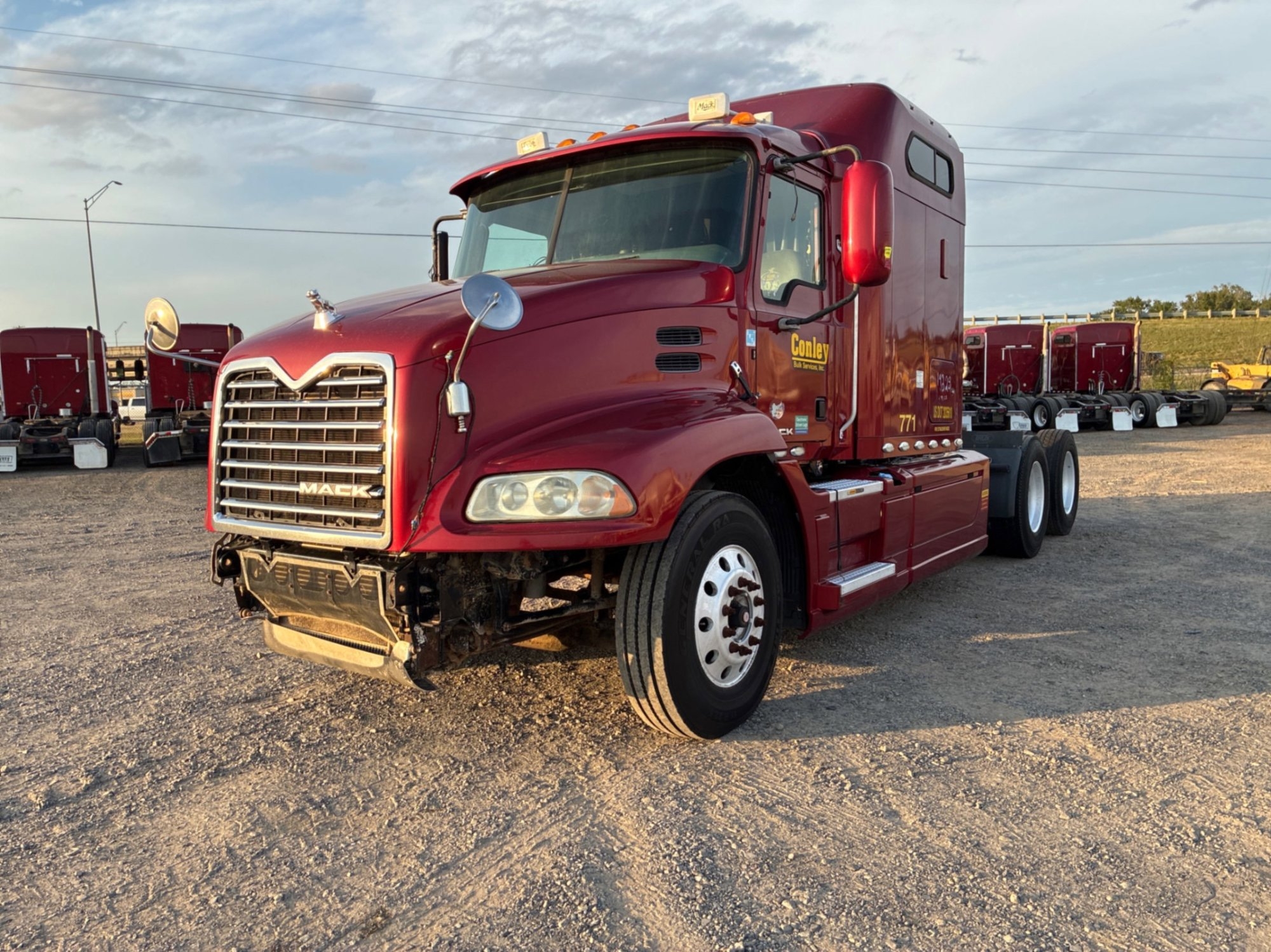 2016 MACK CXU613 MID-ROOF SLEEPER (A55745)