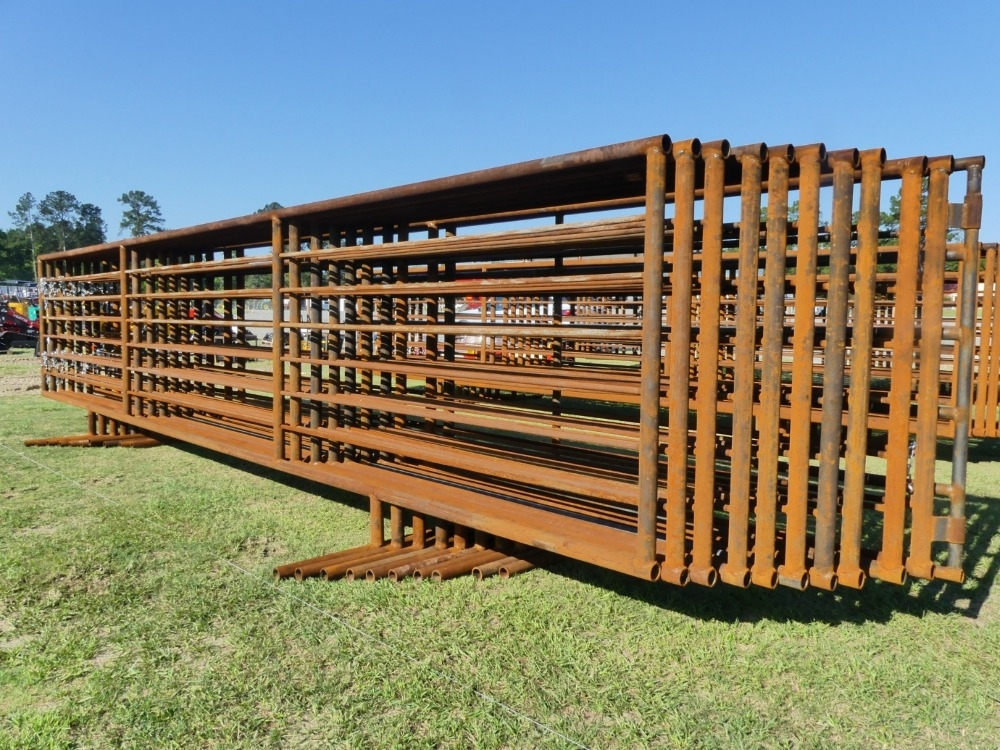 (10) 24' Free Standing Panels w/ 11' 10" Gate (A46443)