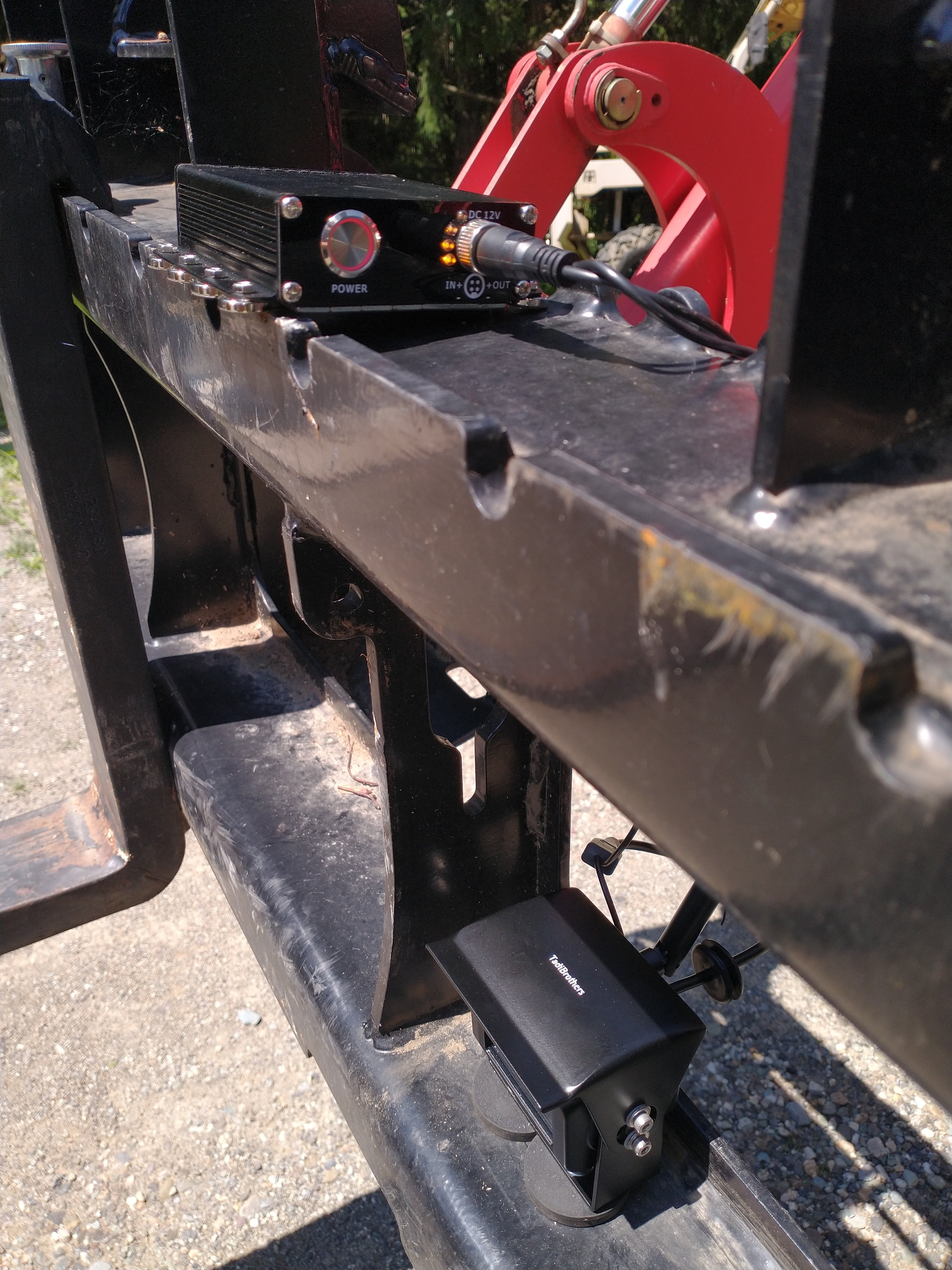 camera and battery on forks 1.jpg