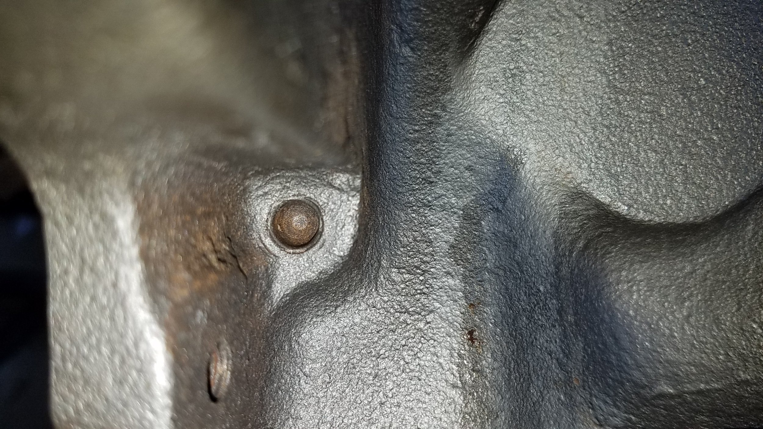 Camshaft exterior oil plug (1).jpg
