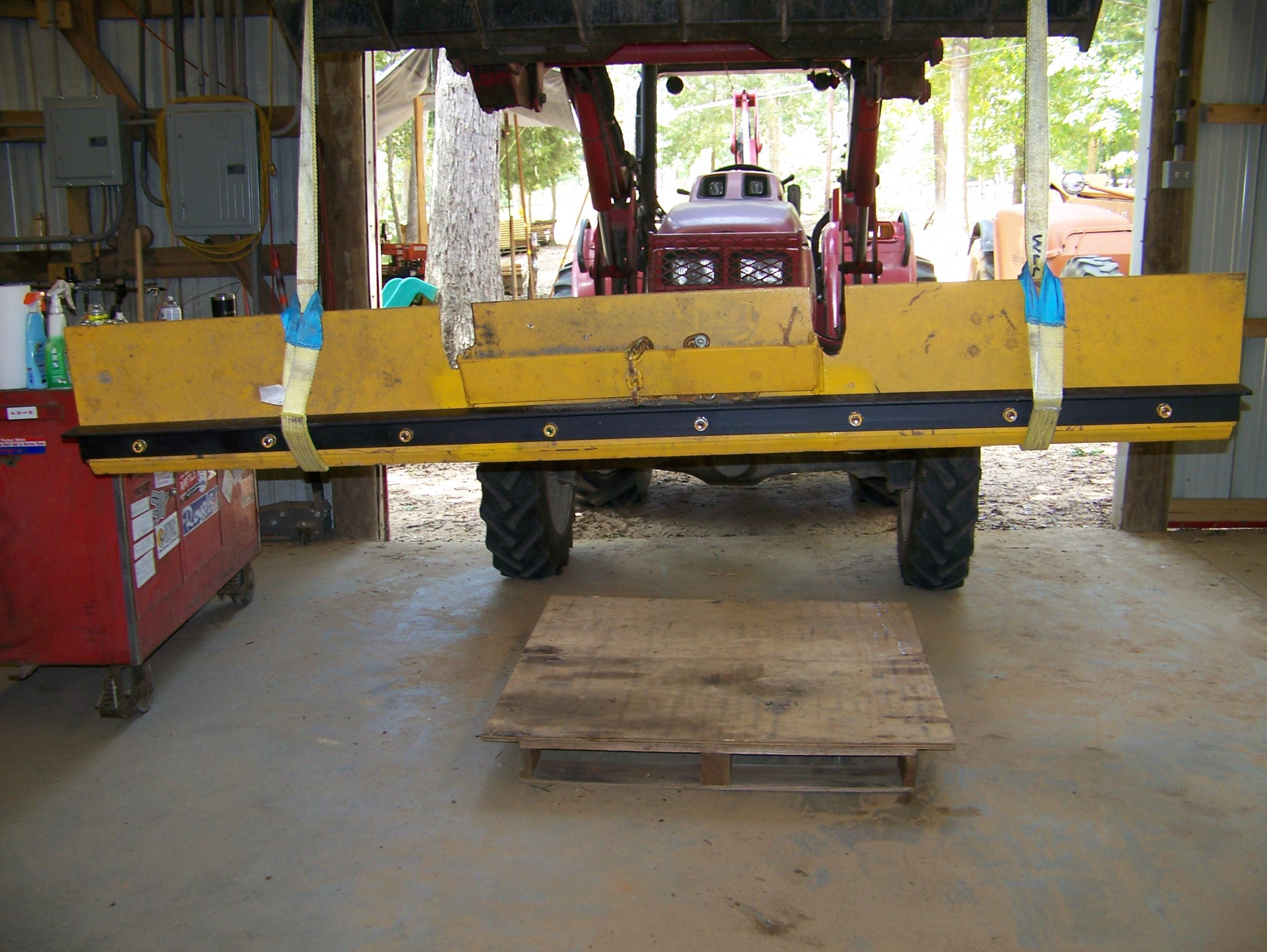CAT 8 Foot Grader Blade Angle Reinforcement.jpg