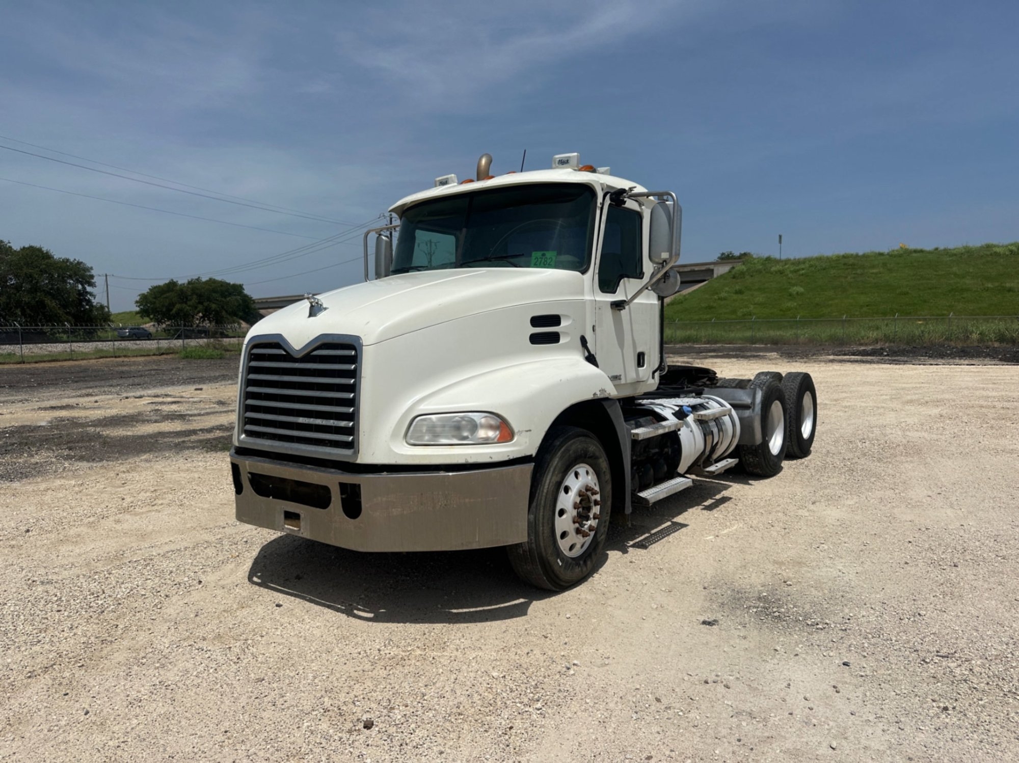 2013 MACK CXU (A52472)