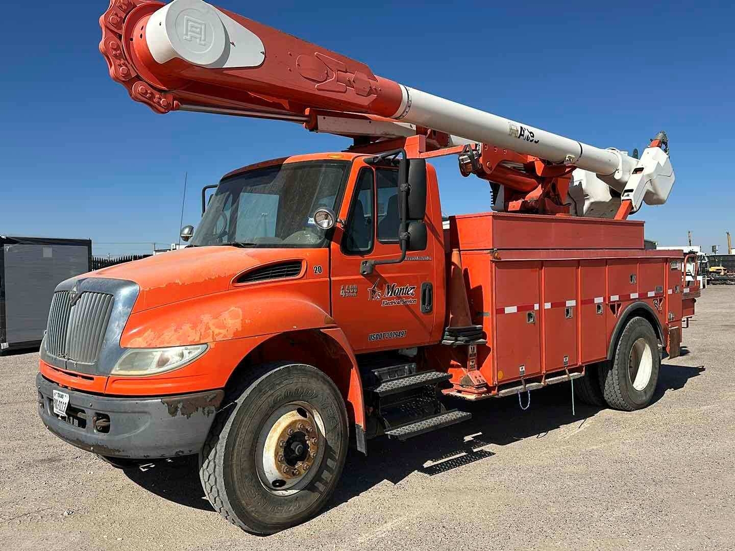 2005 INTERNATIONAL 4400 BUCKET TRUCK (A47001)