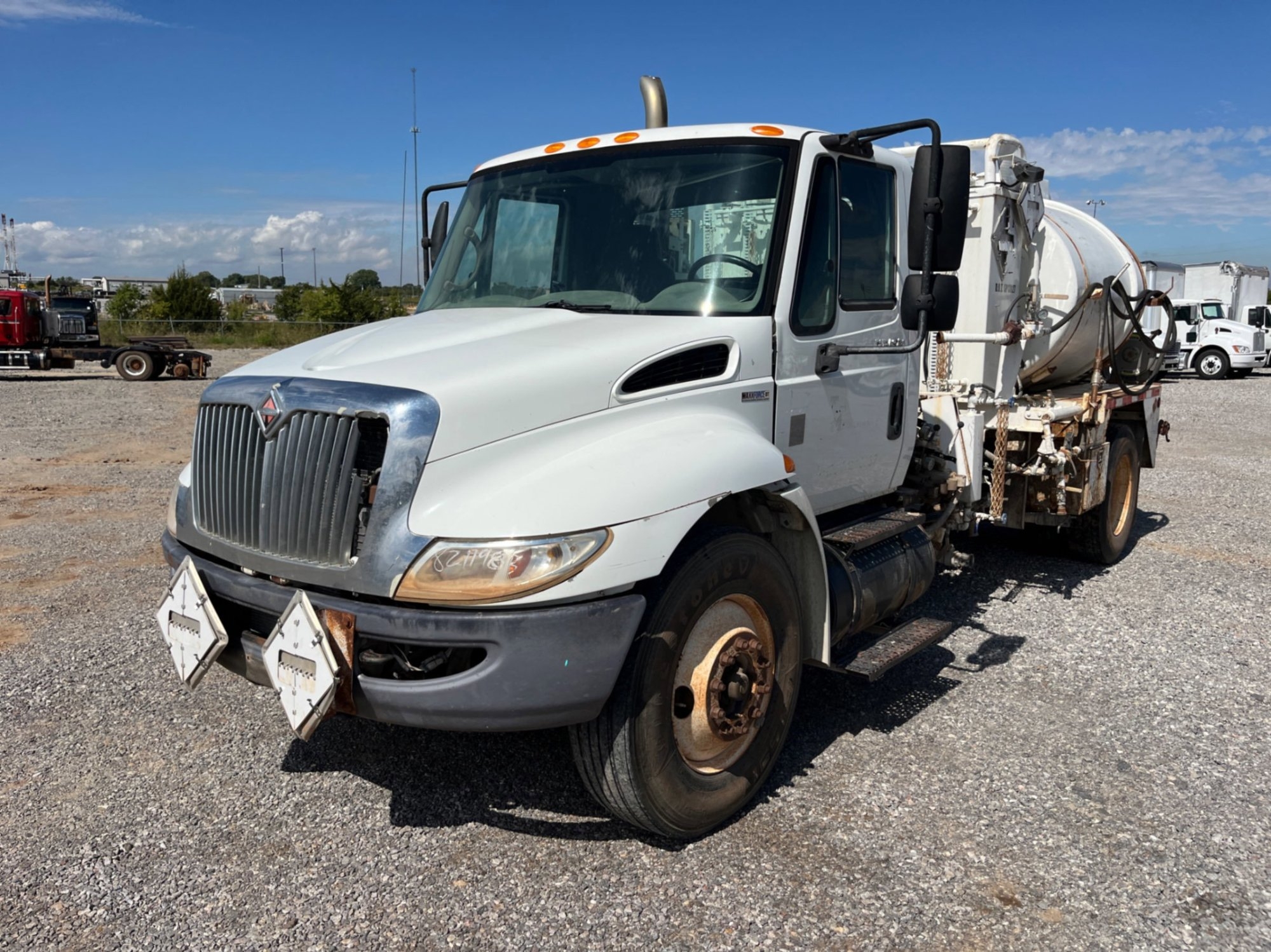 2010 INTERNATIONAL DURASTAR 4300 CHEMICAL TRUCK (A55745)