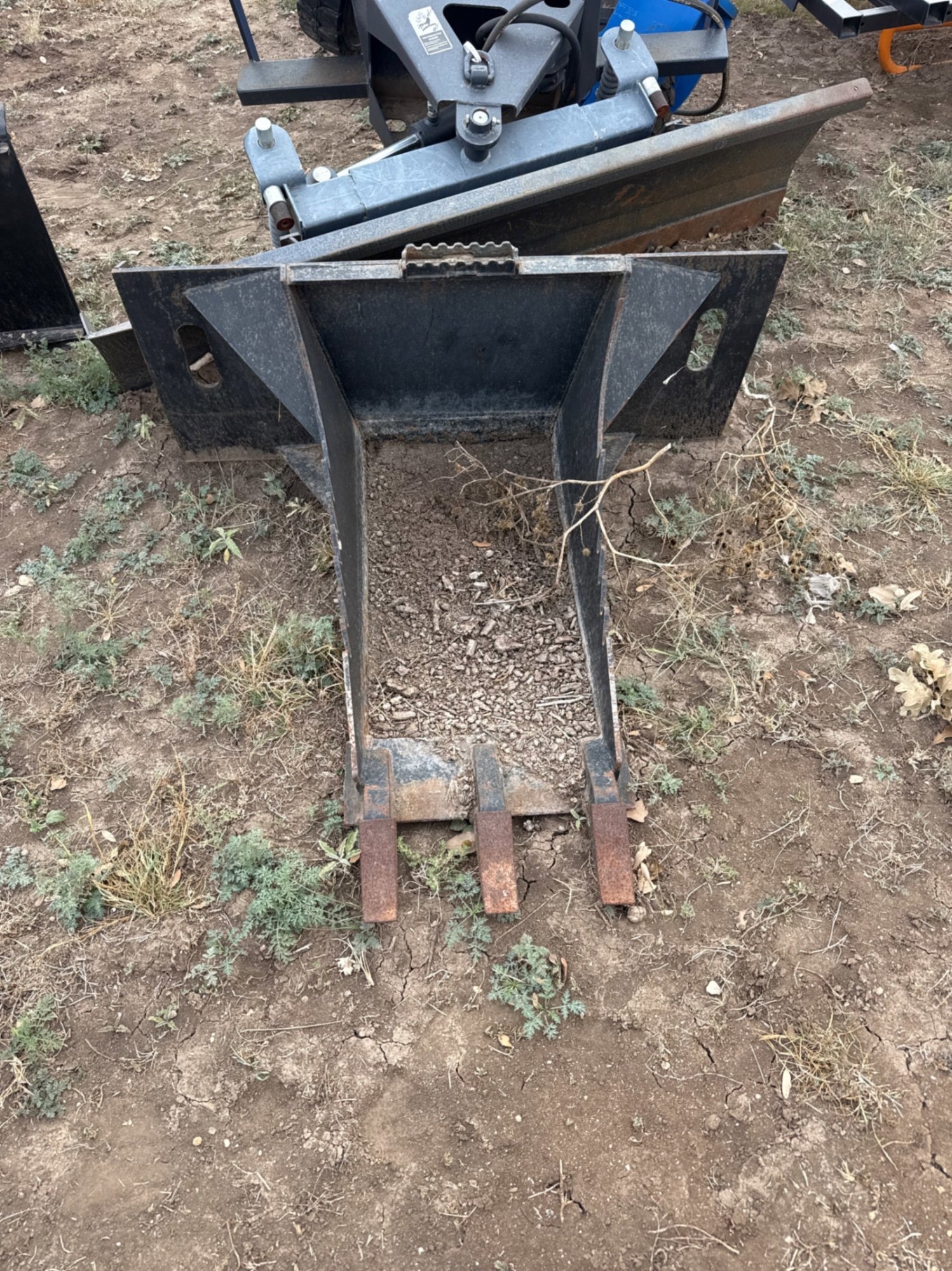 SKID STEER ATTACHMENT GRUBBING BUCKET (A58216)