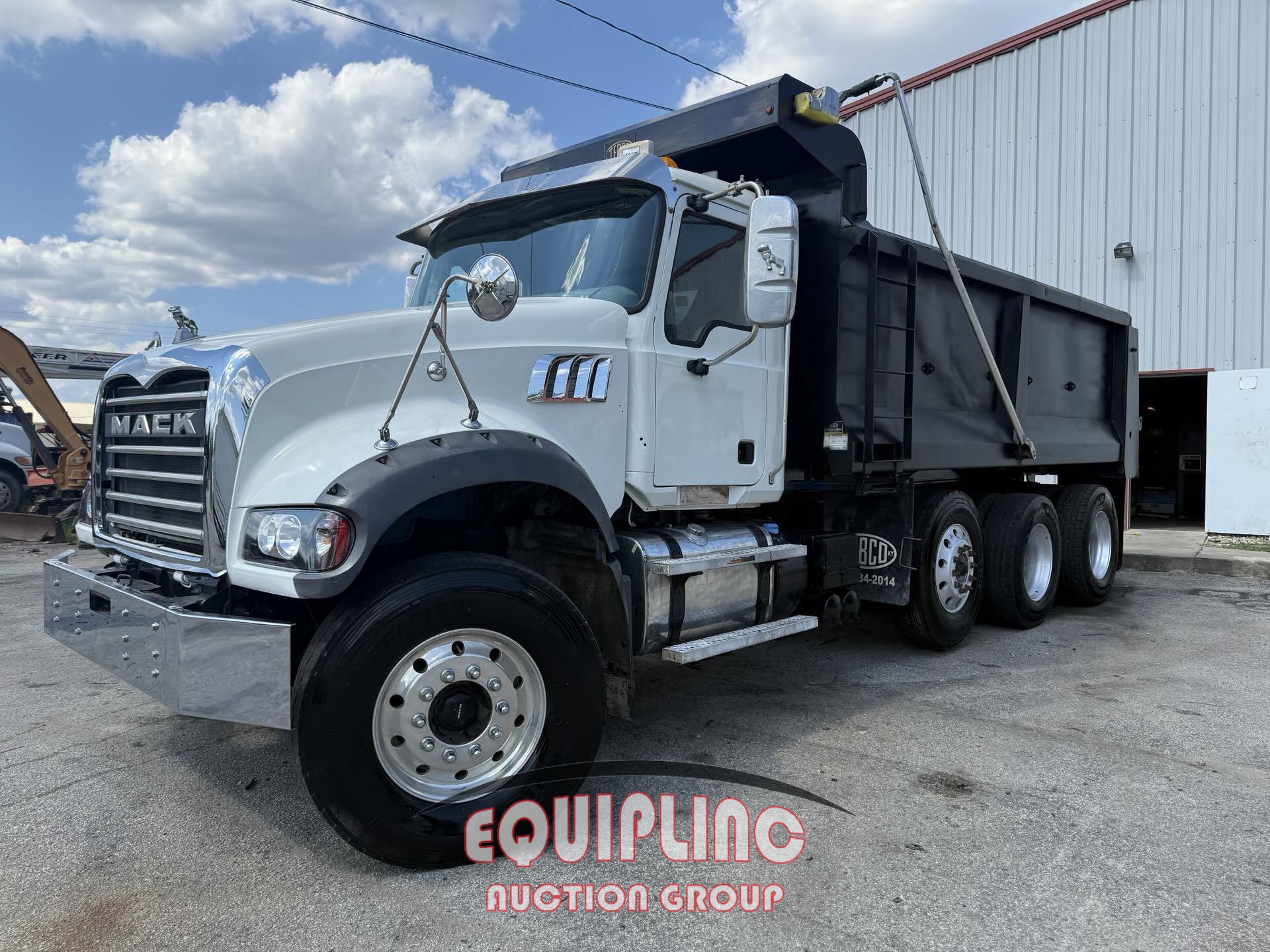 2020 MACK GRANITE TRI AXLE DUMP TRUCK (A52576)