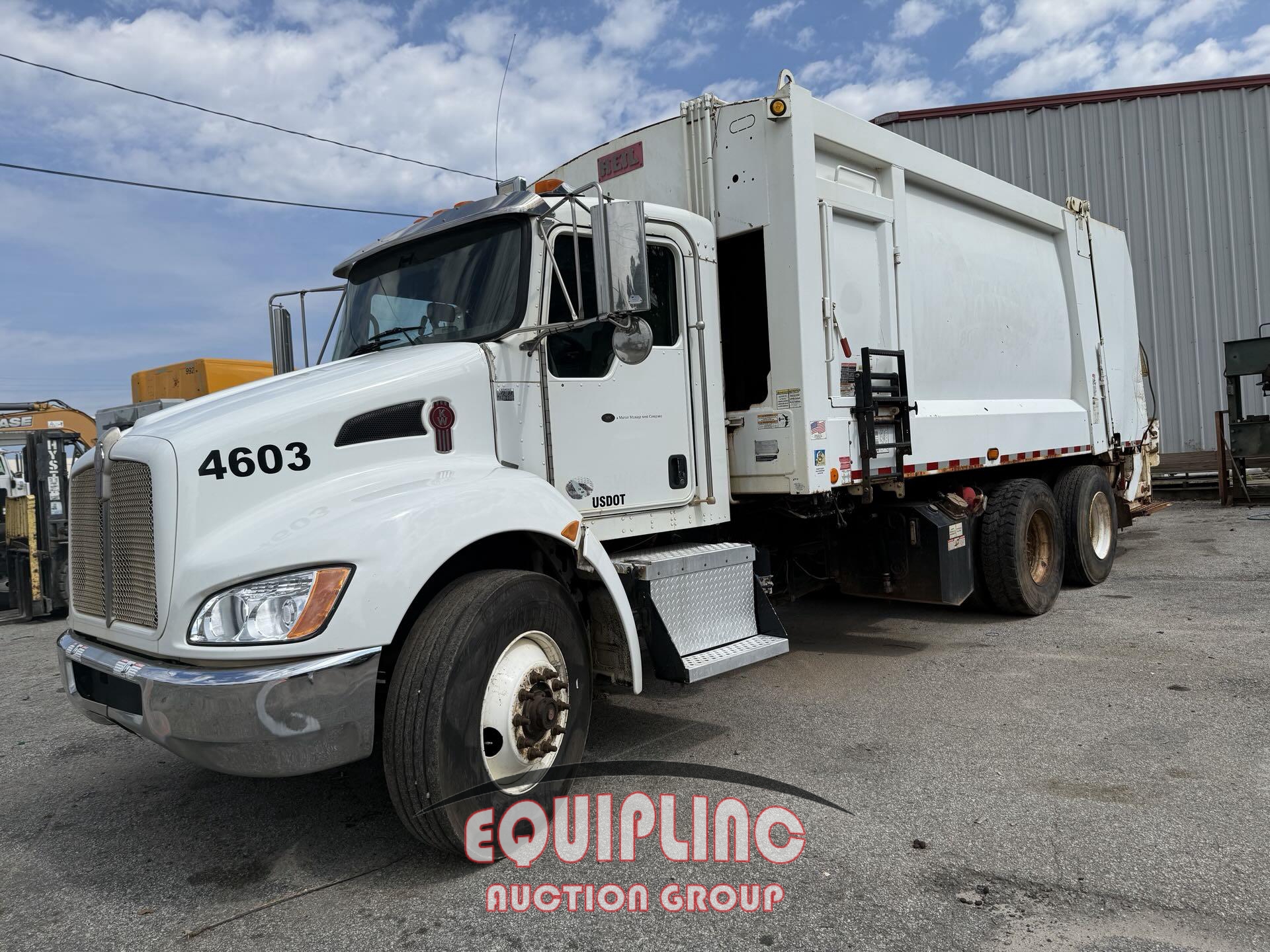 2016 KENWORTH T3 TANDEM AXLE REAR LOADER GARBAGE TRUCK (A53426)