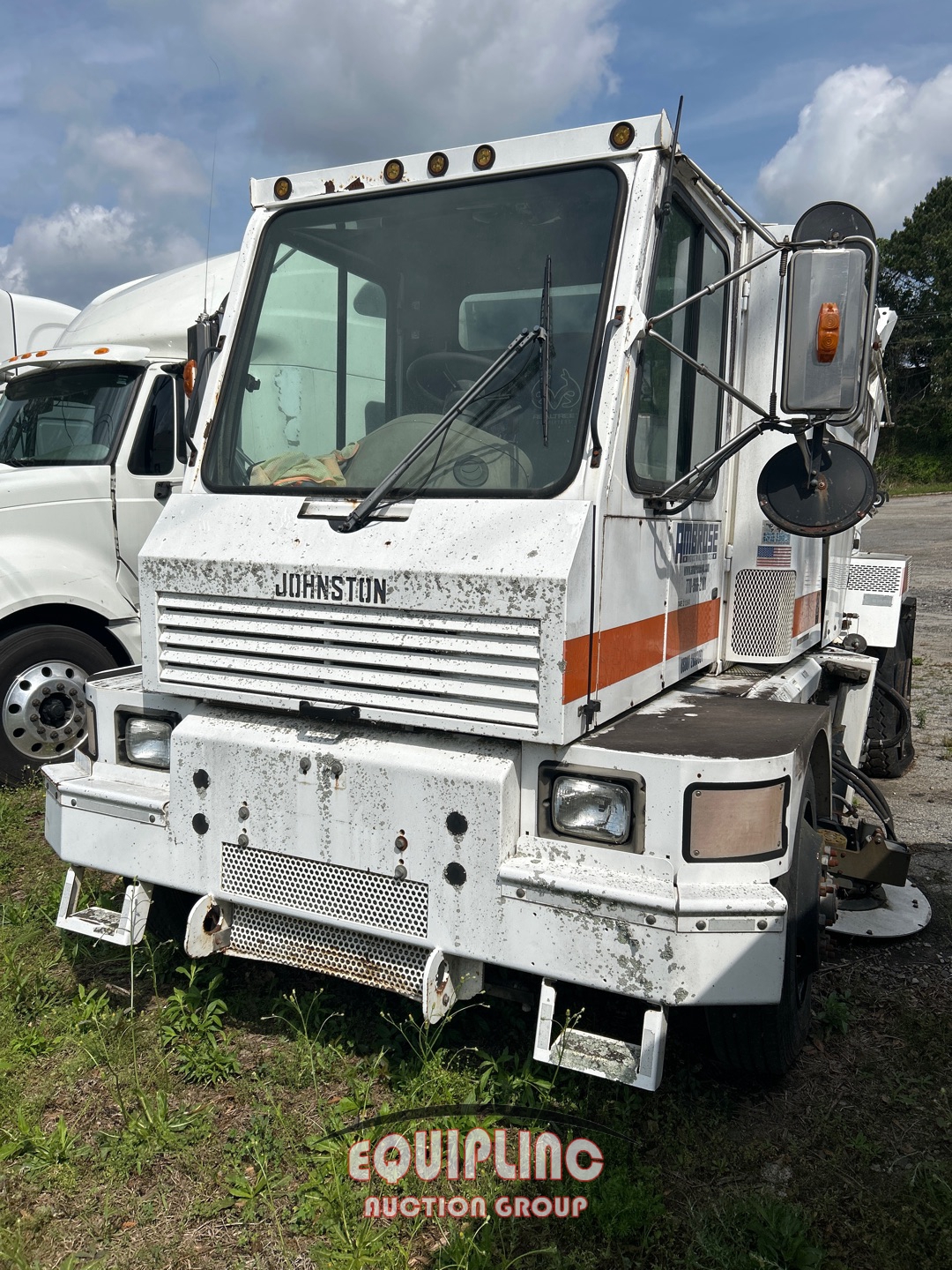 2004 JOHNSTON STREET SWEEPER (A58017)