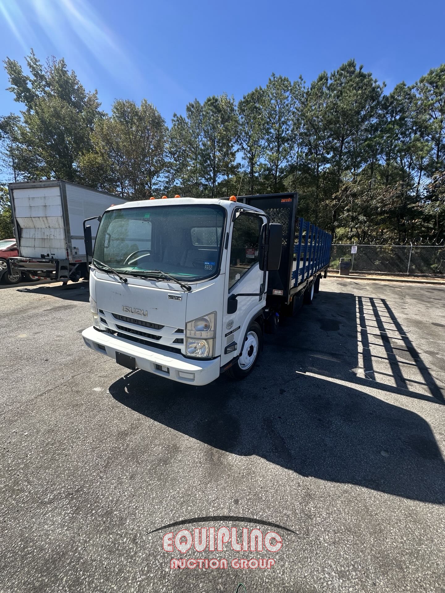 2017 ISUZU NRR 22FT STAKE BODY FLATBED W/ LIFTGATE (A56129)