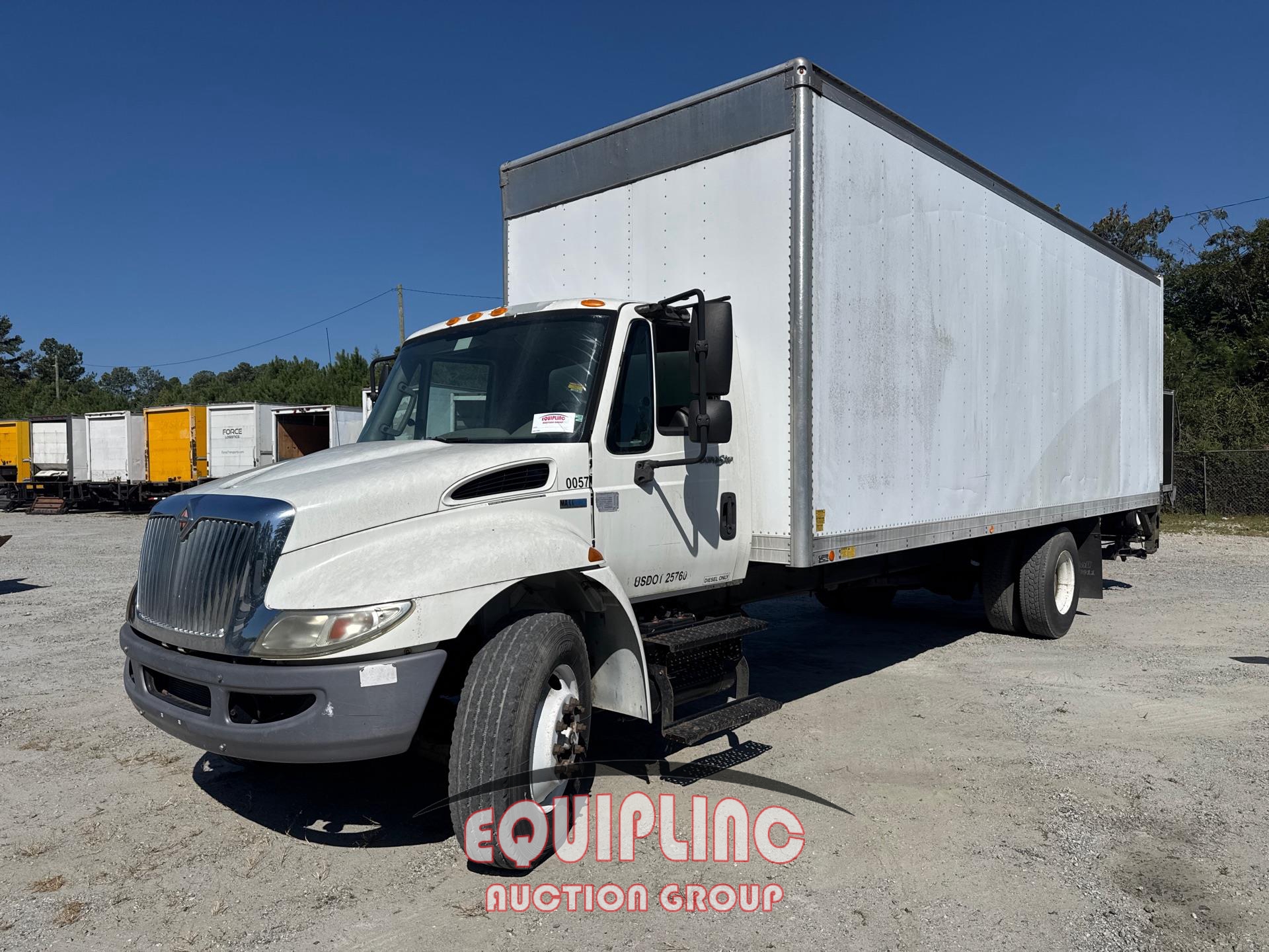 2014 INTERNATIONAL DURASTAR 4300 26FT NON CDL BOX TRUCK (A58017)