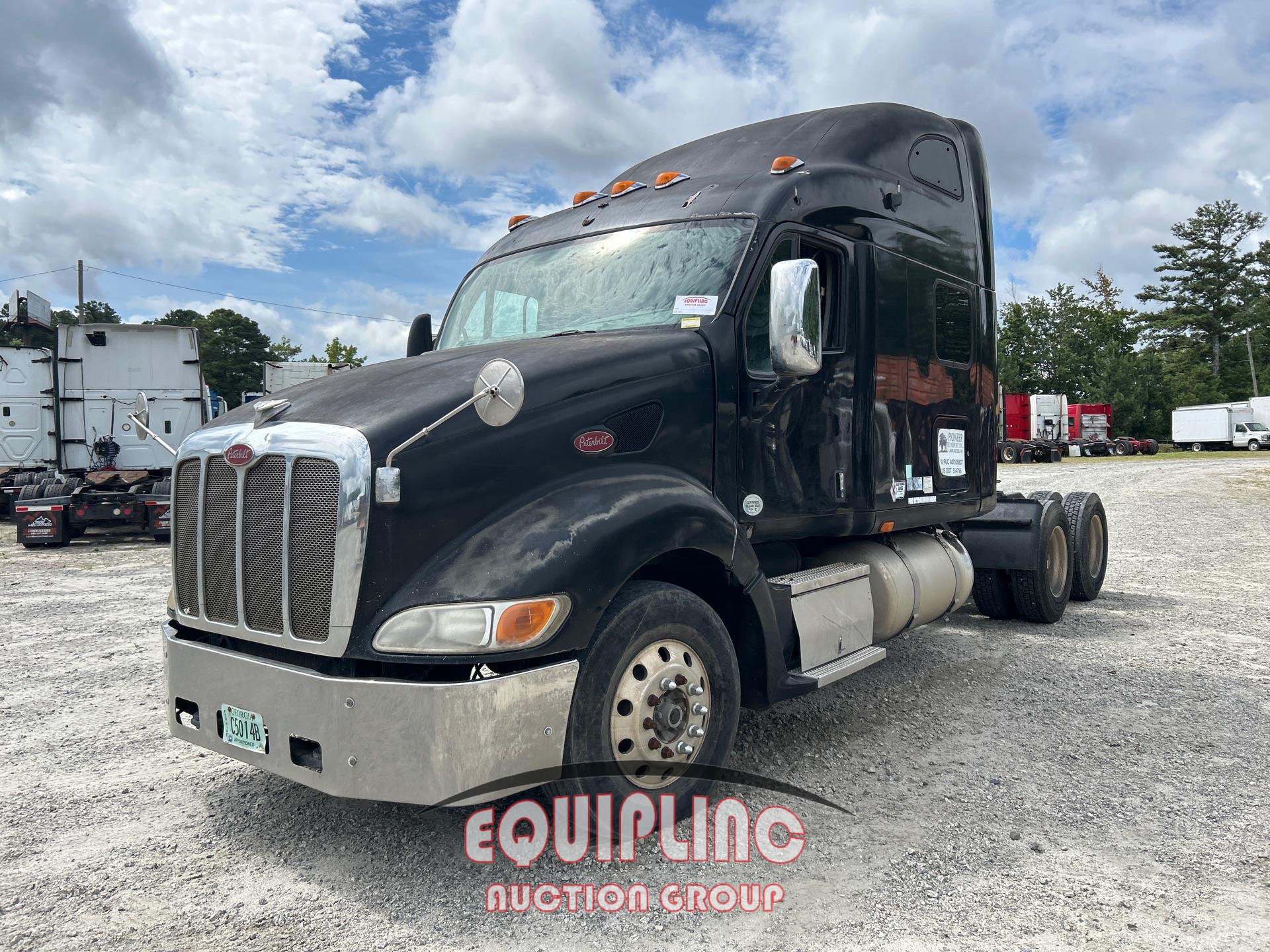 2010 PETERBILT 387 TANDEM AXLE SLEEPER TRUCK (A52576)