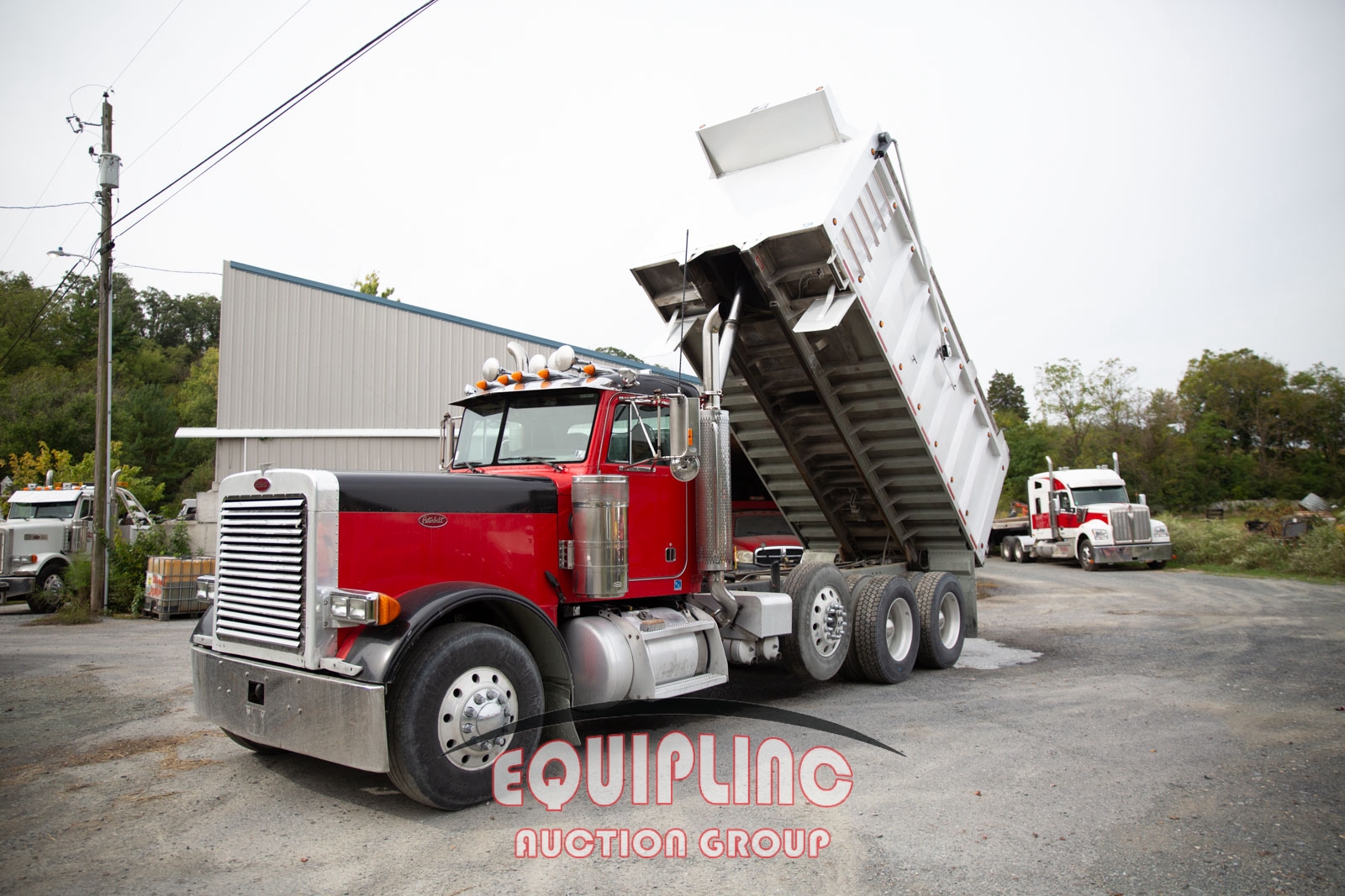2005 PETERBILT 379 TRI AXLE  DUMP TRUCK (A56129)
