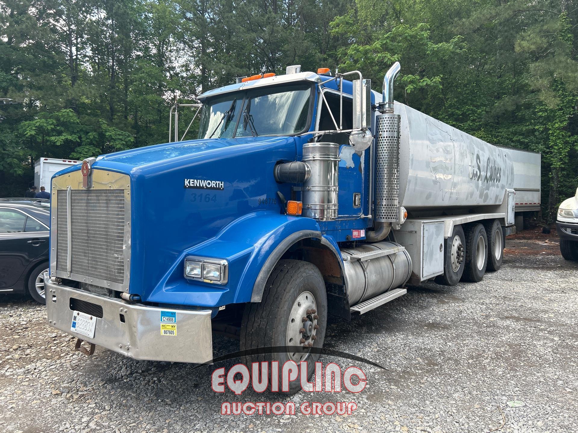 2001 KENWORTH T800 TRI AXLE TANKER TRUCK (A51222)