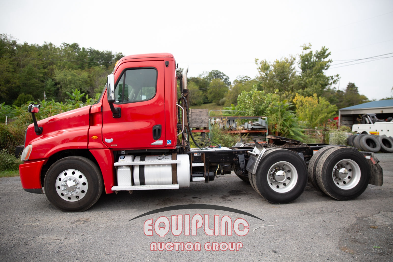 2011 FREIGHTLINER CASCADIA TANDEM AXLE DAY CAB (A56129)