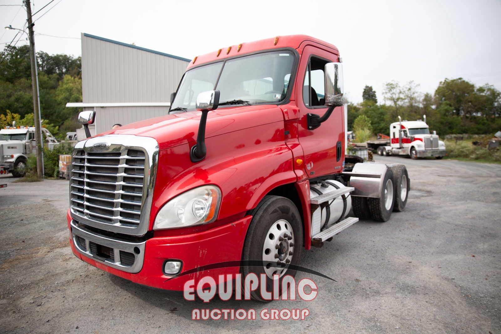 2011 FREIGHTLINER CASCADIA TANDEM AXLE DAY CAB (A59575)