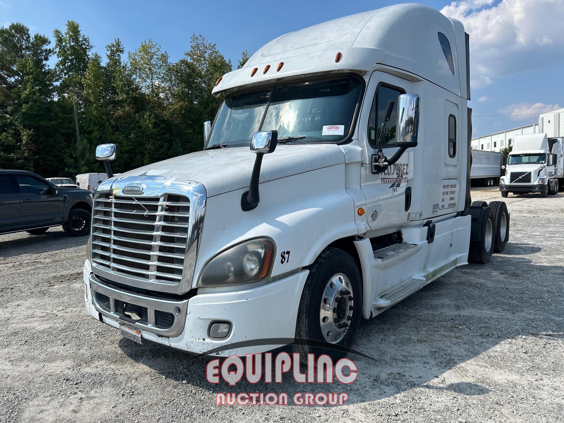 2014 FREIGHTLINER CASCADIA TANDEM AXLE SLEEPER TRUCK (A54313)
