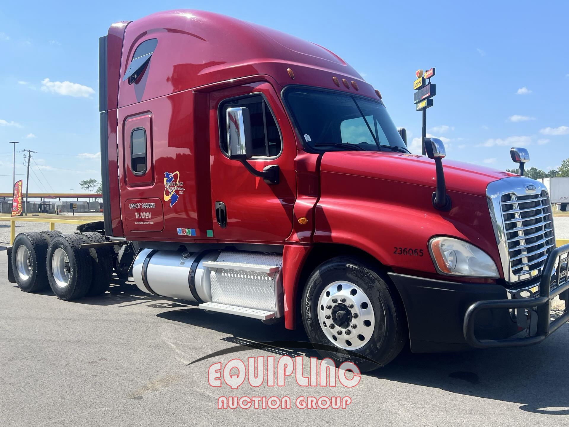 2018 FREIGHTLINER CASCADIA TANDEM AXLE SLEEPER TRUCK (A52577)