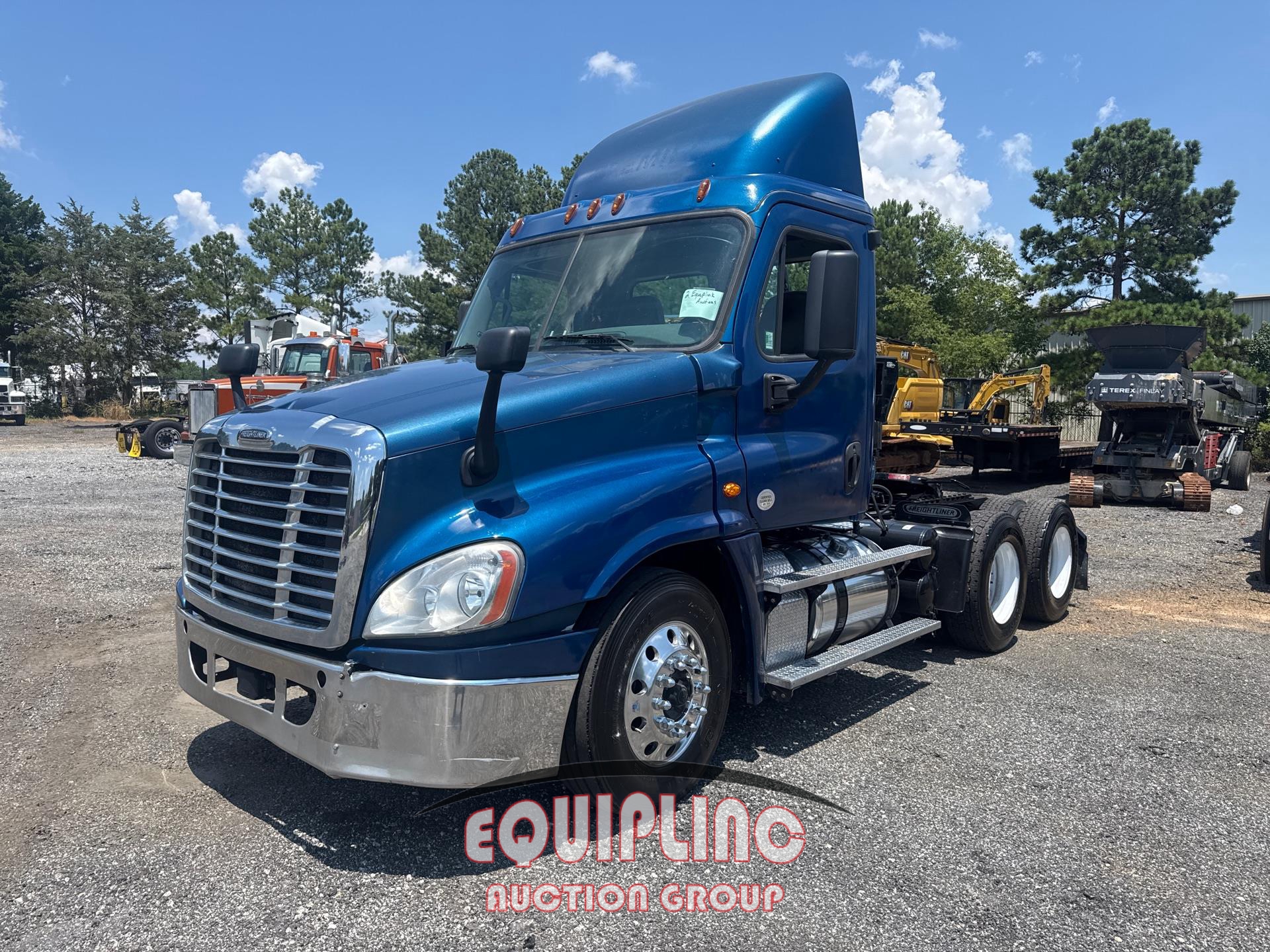 2018 FREIGHTLINER CASCADIA TANDEM AXLE DAY CAB (A52576)