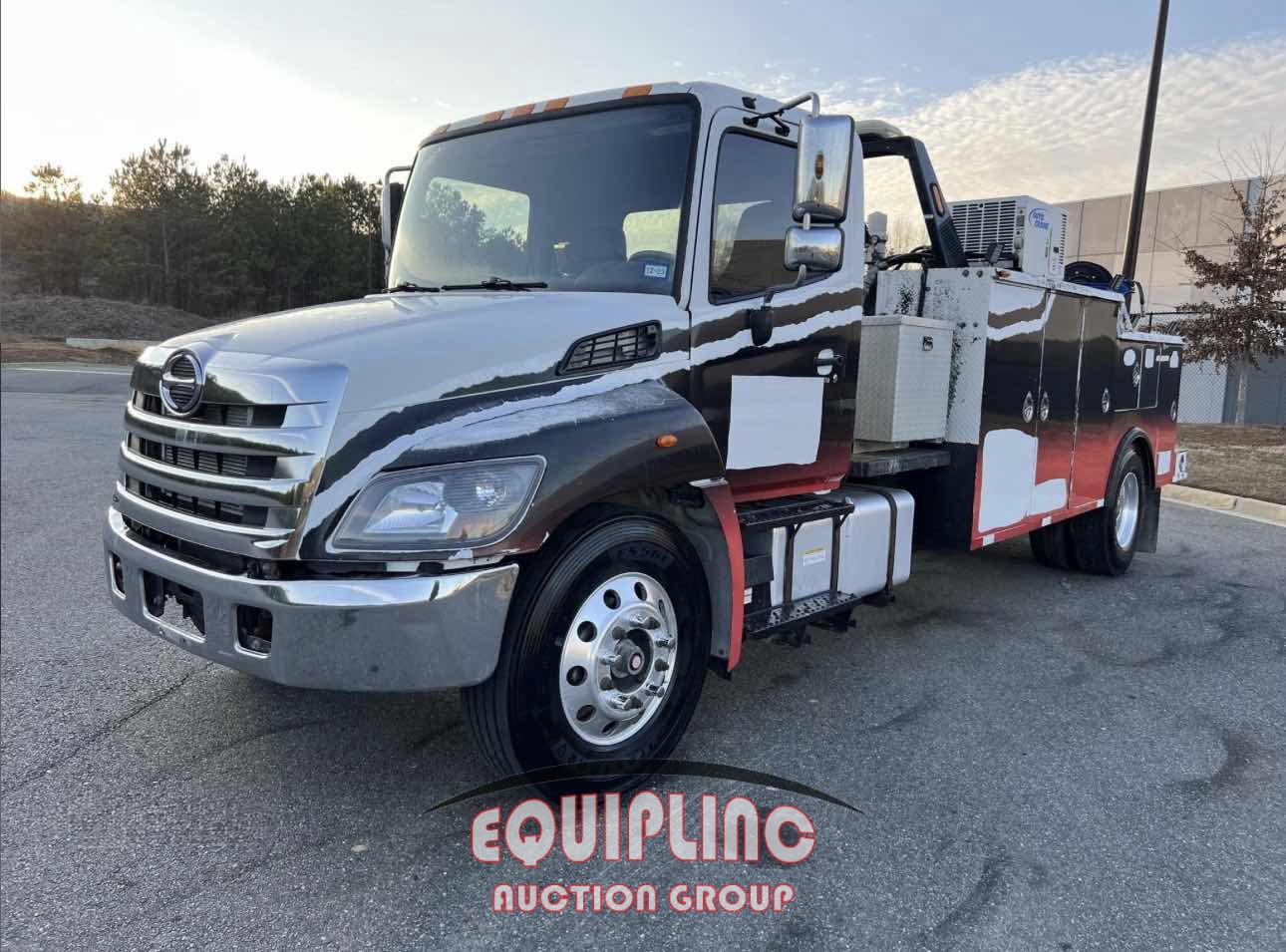 2017 HINO 268 4X2 S/A SERVICE TRUCK (A59910)