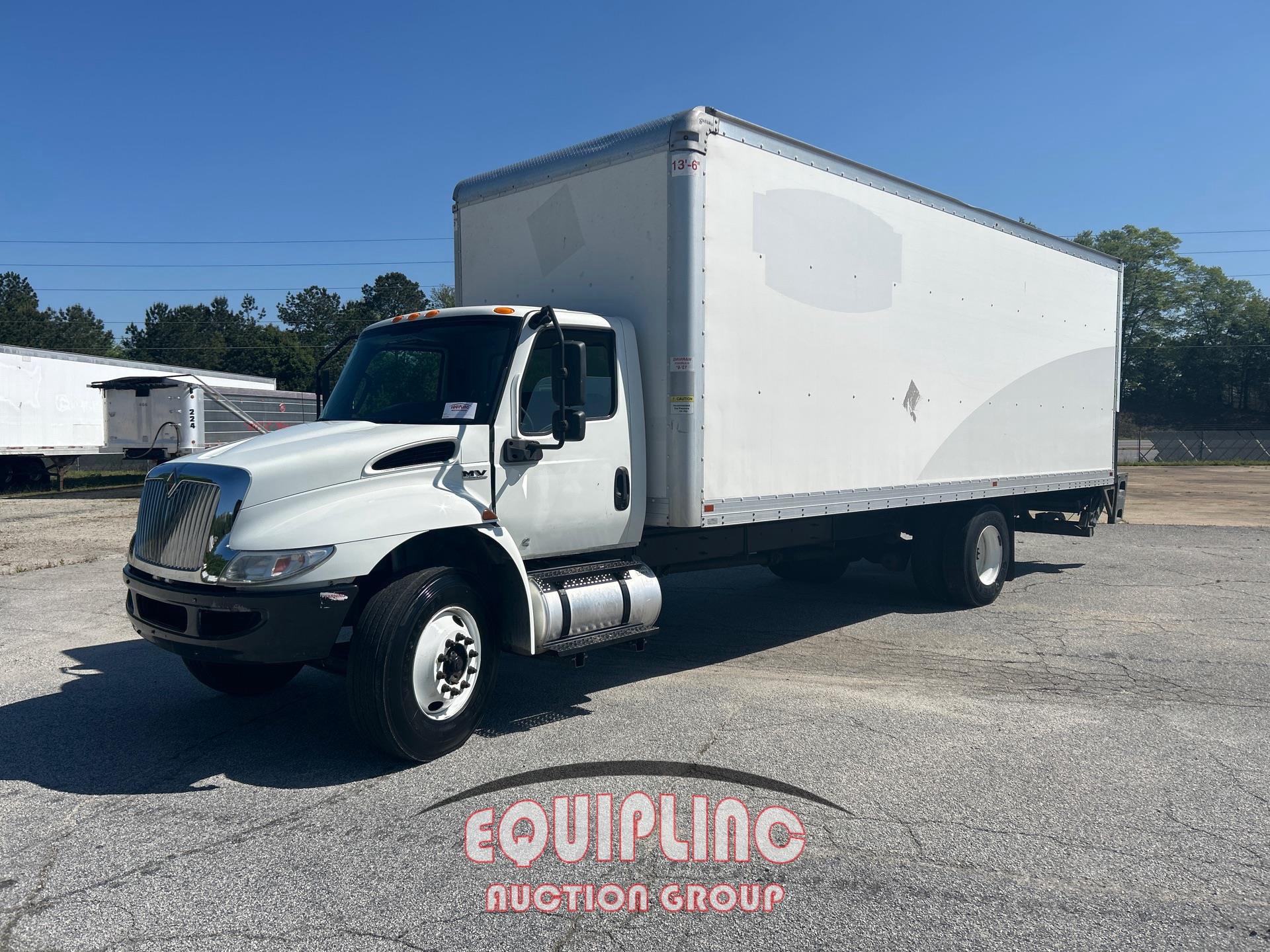 2020 INTERNATIONAL MV607 26FT NON CDL BOX TRUCK (A43004)