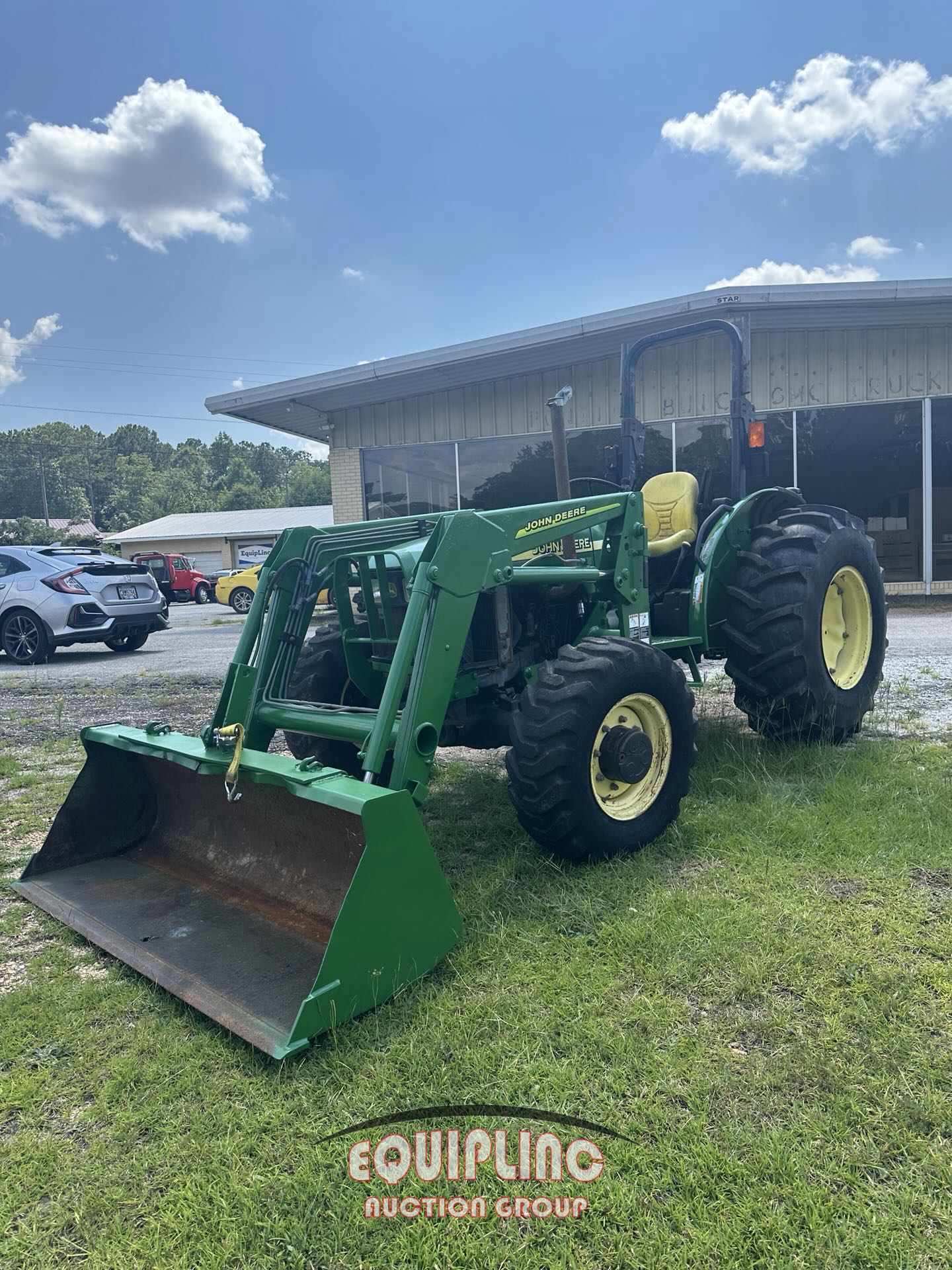 2011 JOHN DEERE 5205 TRACTOR (A51222)
