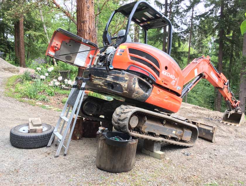 checking lift pump.jpg