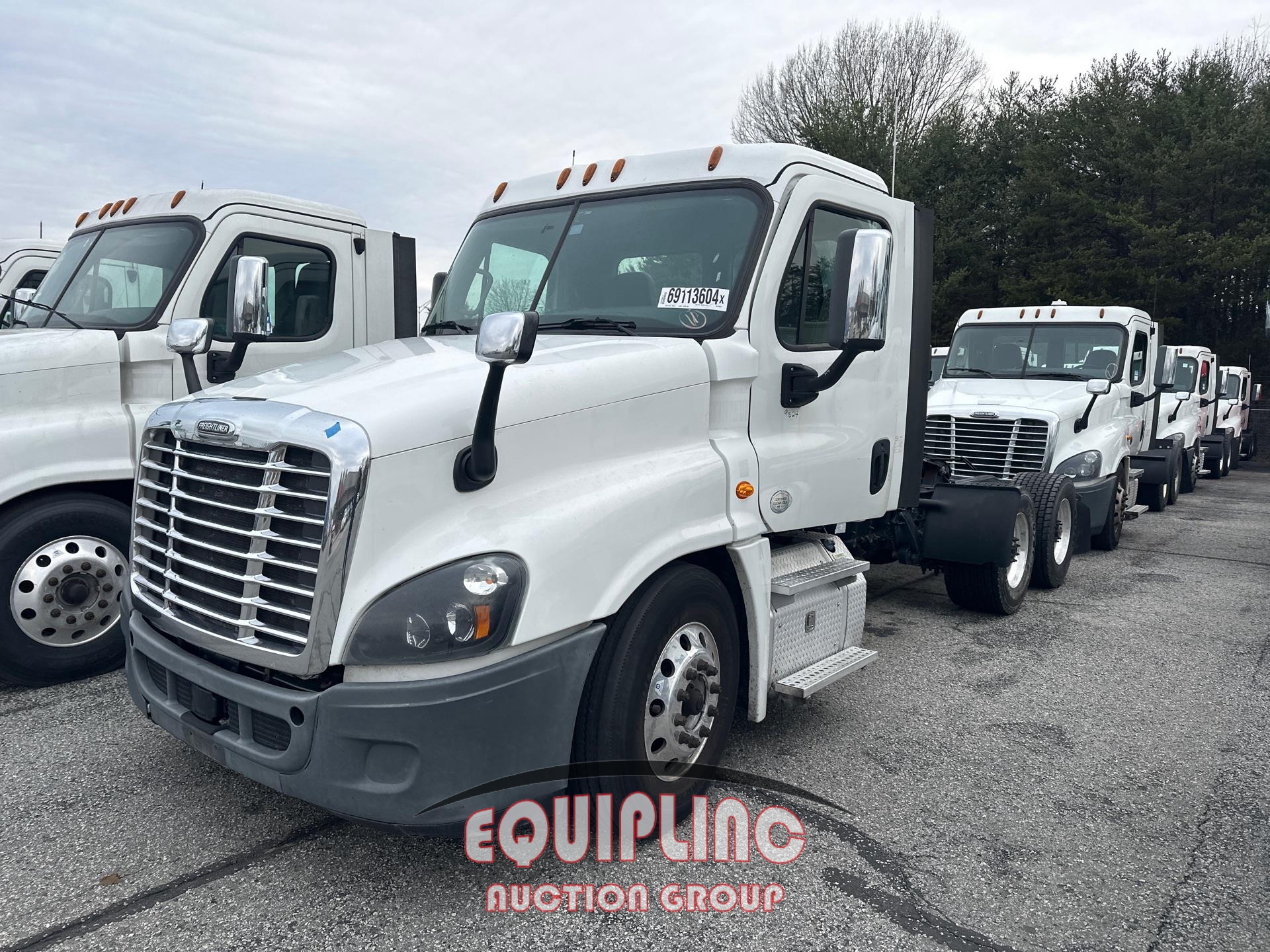 2019 FREIGHTLINER CASCADIA DAY CAB (A45677)