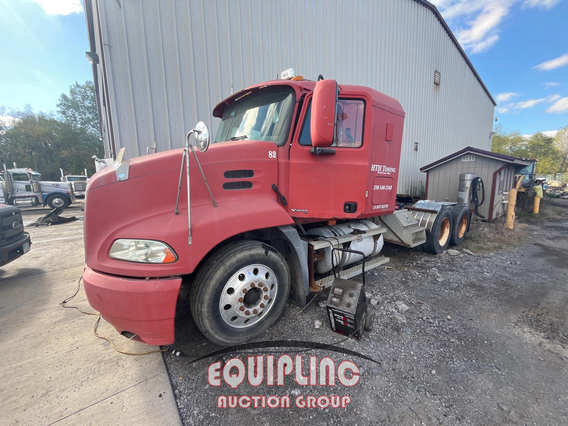 2001 MACK CX613 SLEEPER (A58018)