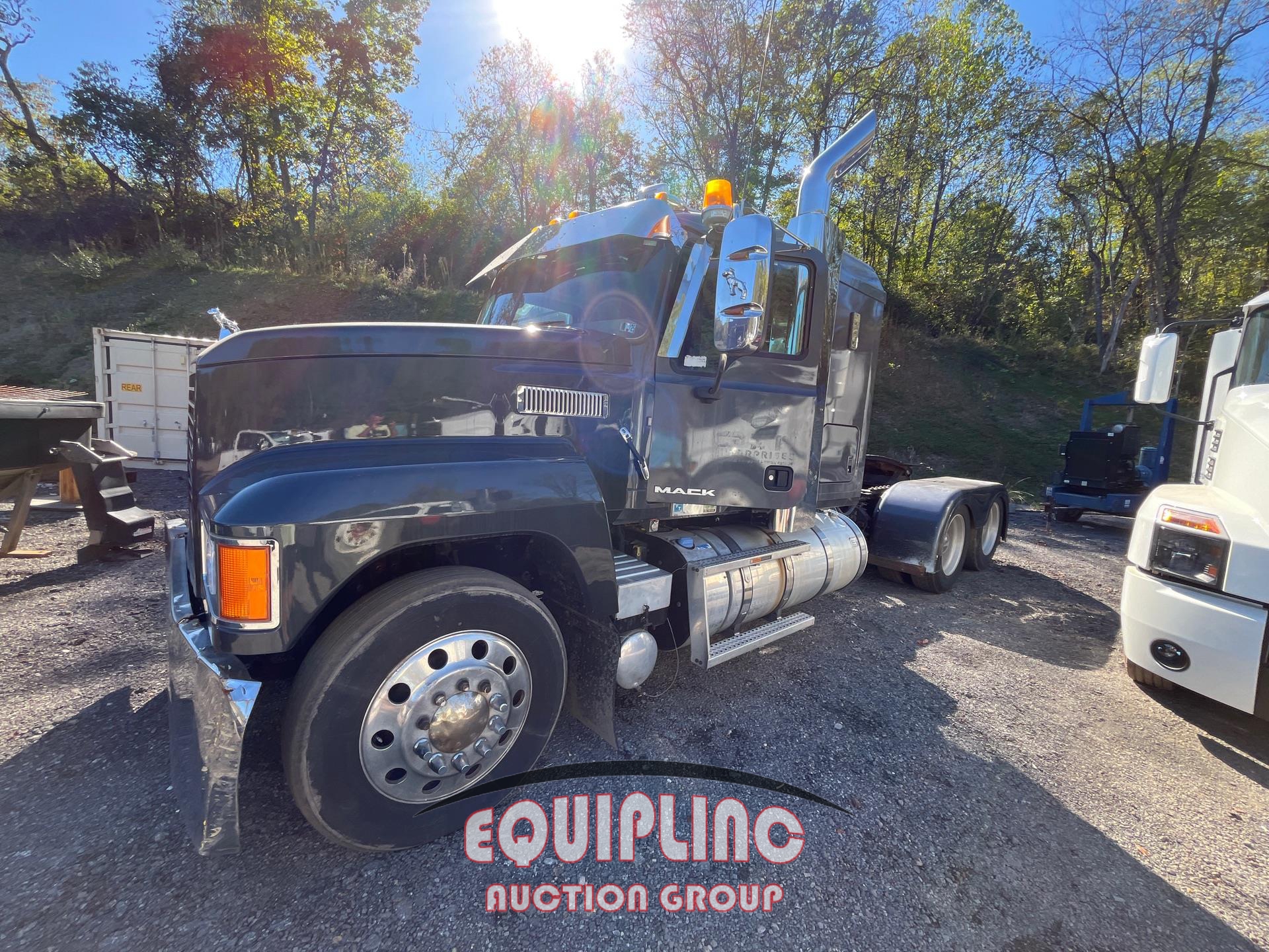 2017 MACK CHU613 FLAT TOP SLEEPER (A54607)