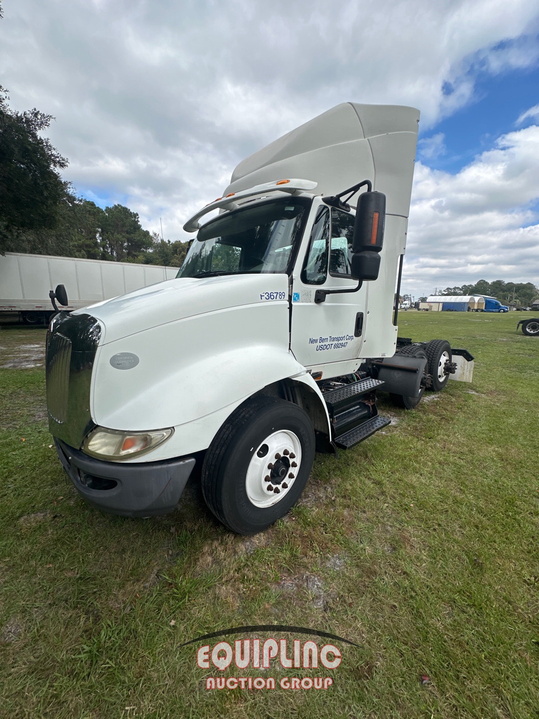 2009 INTERNATIONAL RF027 DAY CAB (A56138)