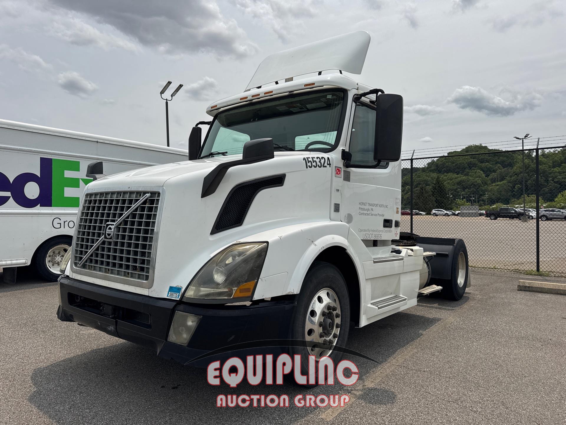 2013 VOLVO SINGLE AXLE DAY CAB (A50046)