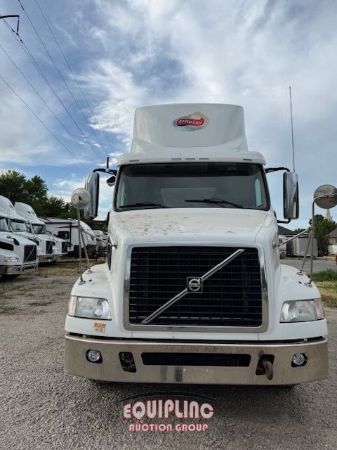 2014 VOLVO VNM DAY CAB (A50046)