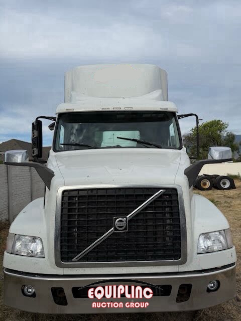 2014 VOLVO VNM DAY CAB (A50046)