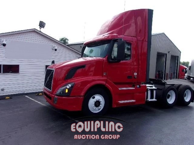 2017 VOLVO VNL DAY CAB (A58018)