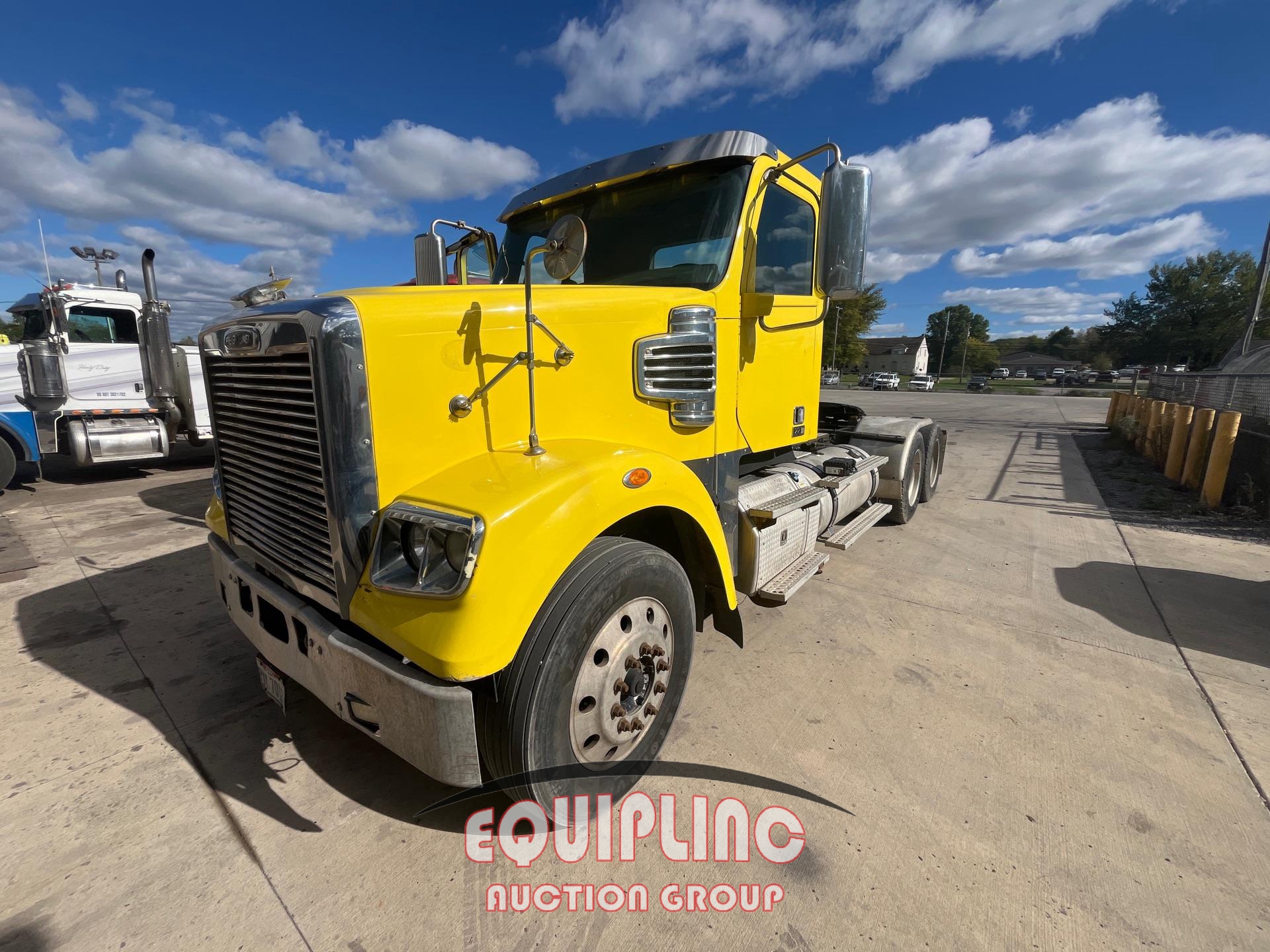 2015 FREIGHTLINER 122SD TANDEM AXLE DAY CAB (A56138)