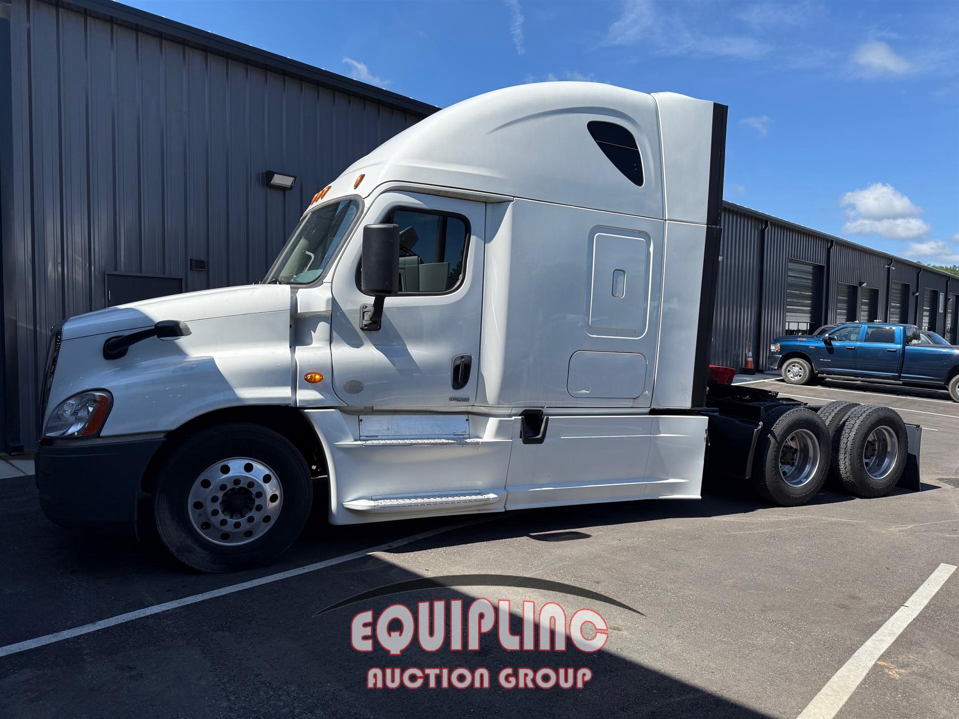2017 FREIGHTLINER CASCADIA TANDEM AXLE SLEEPER (A52577)