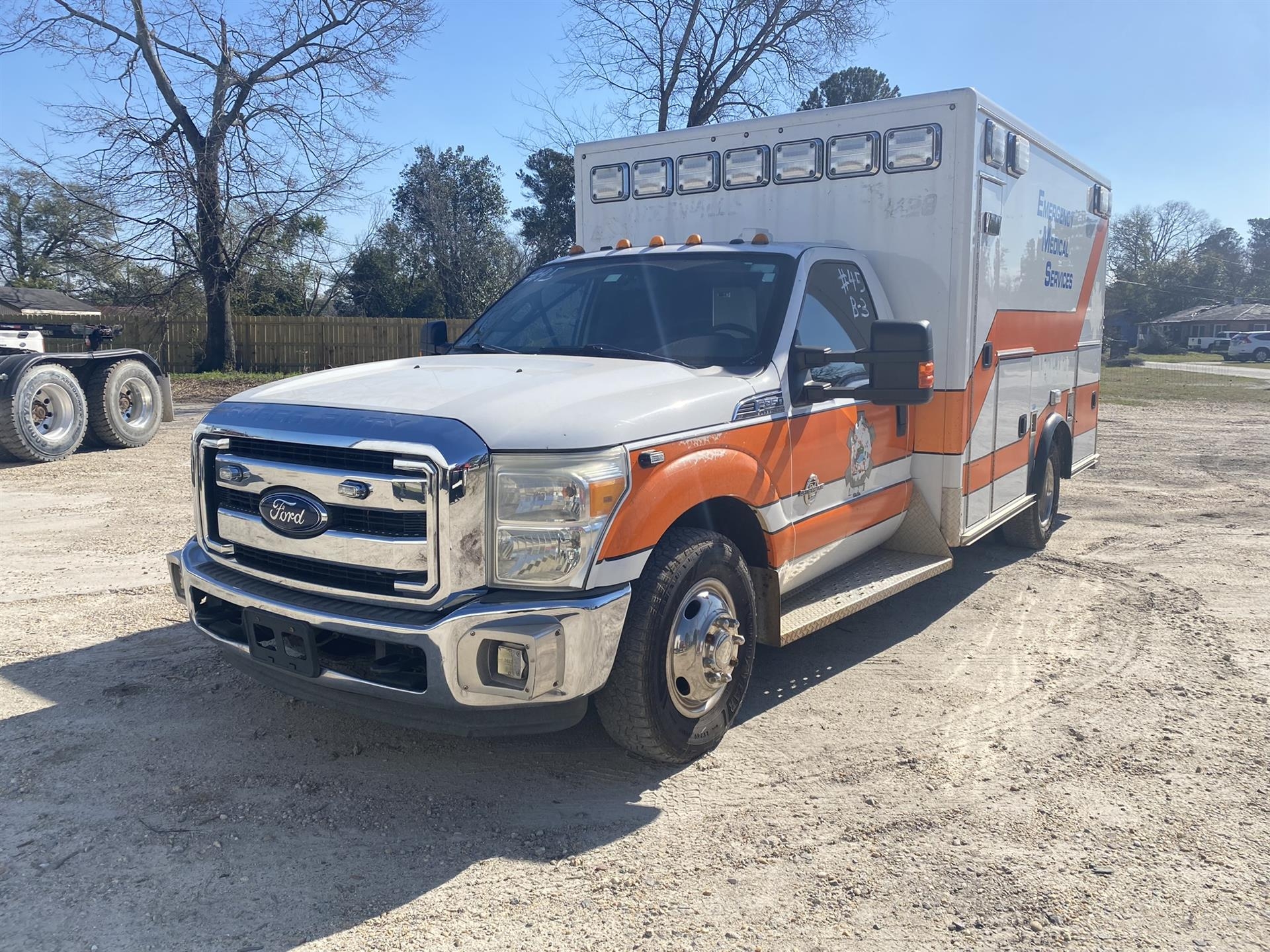 2015 FORD F-350 AMBULANCE (A43004)