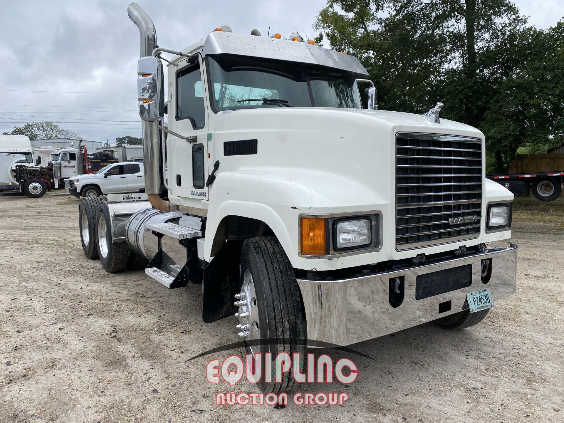 2012 MACK CHU (PINNACLE/ RAWHIDE EDITION) DAY CAB (A54607)