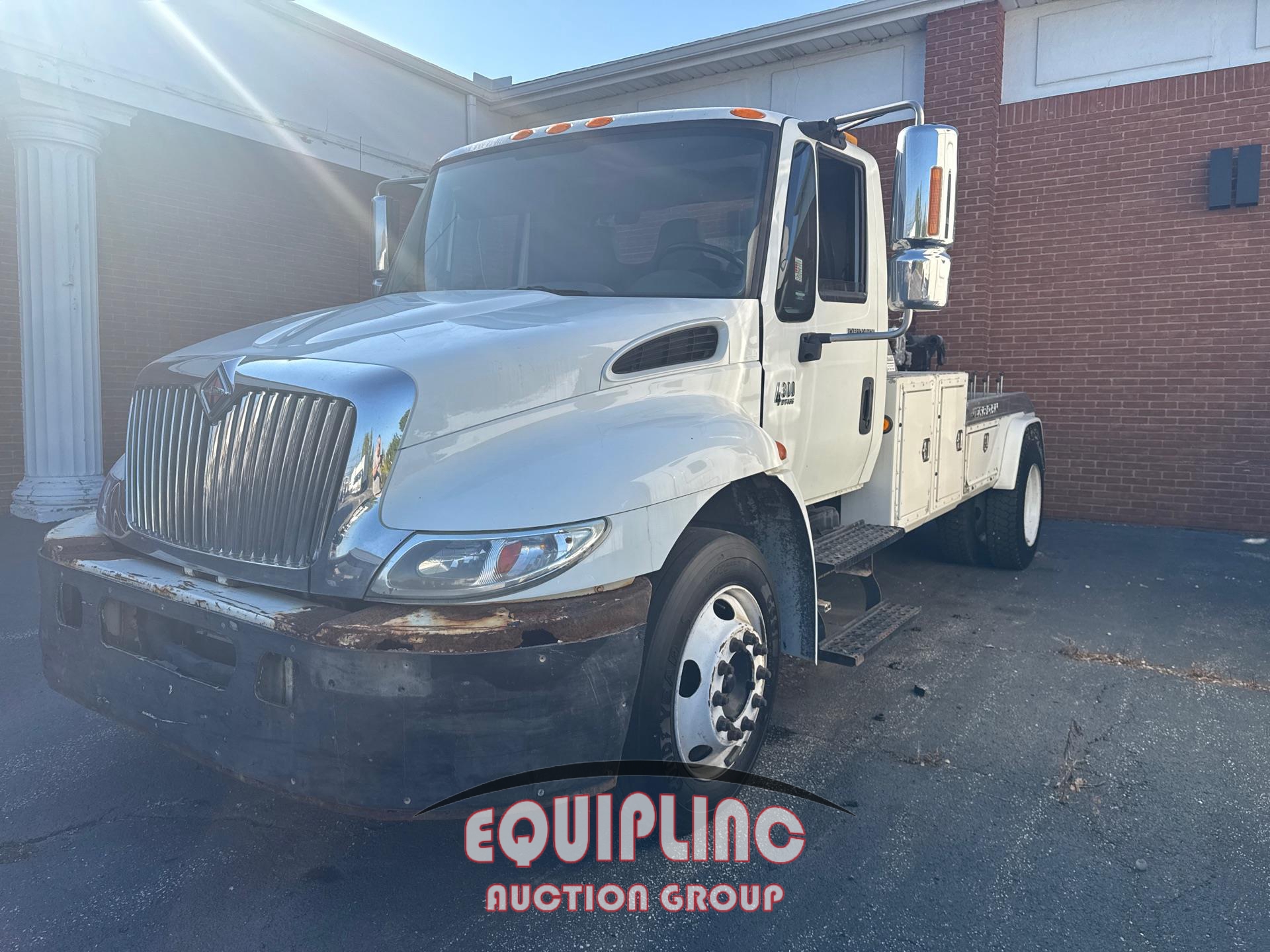 2005 INTERNATIONAL4300 WRECKER (A53426)